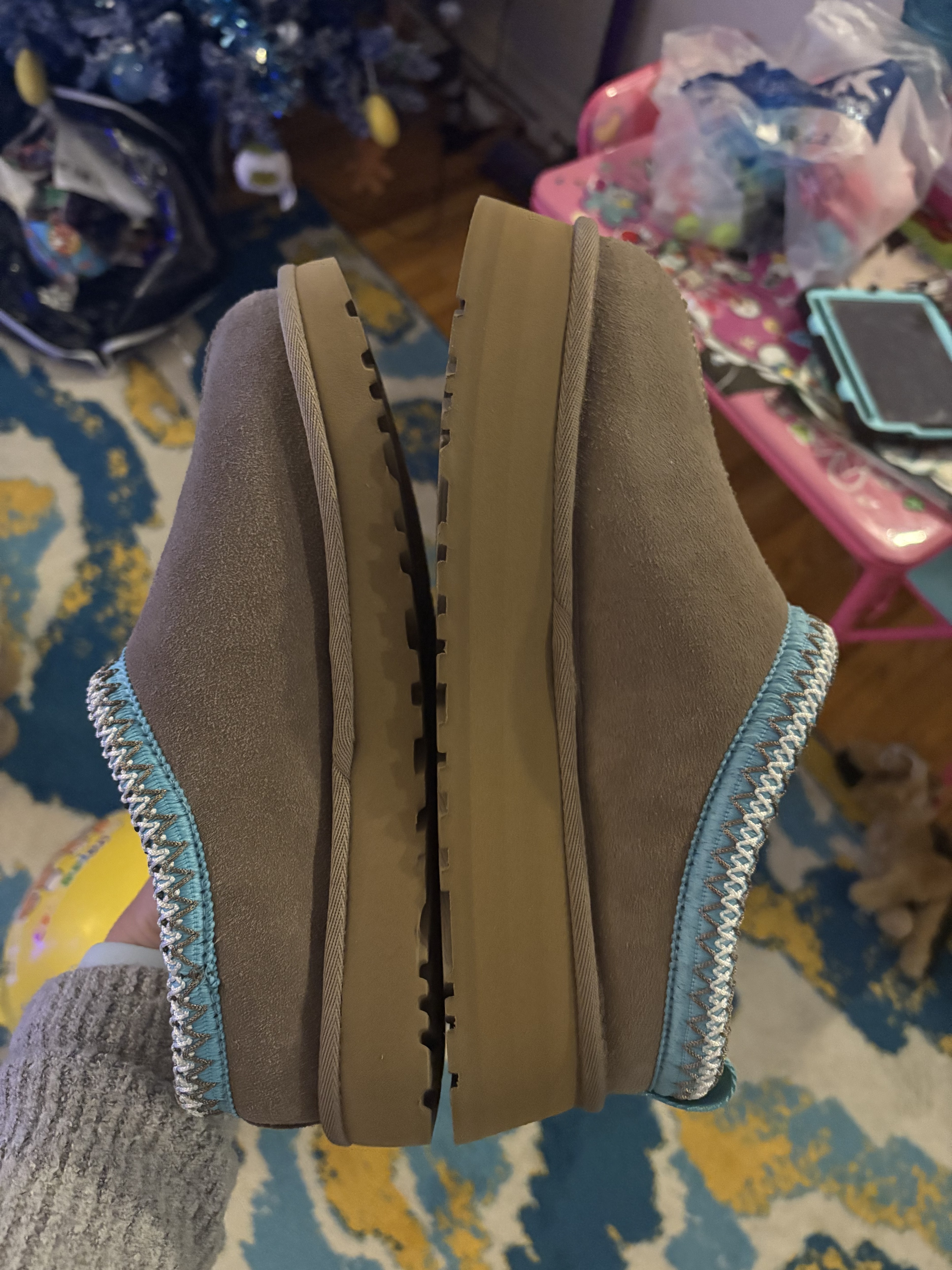 Tasman Vs Tazz (size 9)