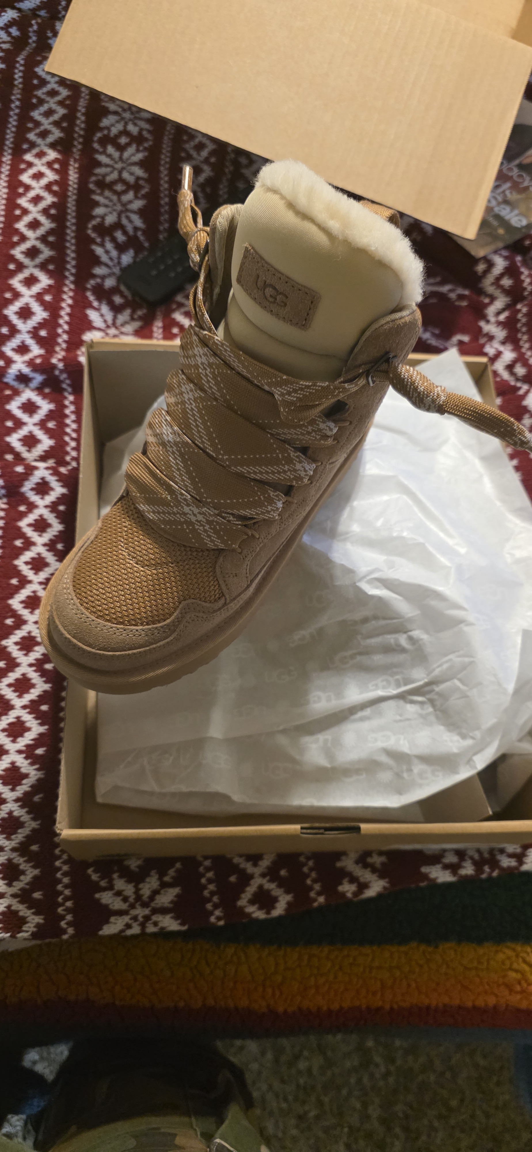 Love the thick tongue and thick laces the sheep fur to stay warm