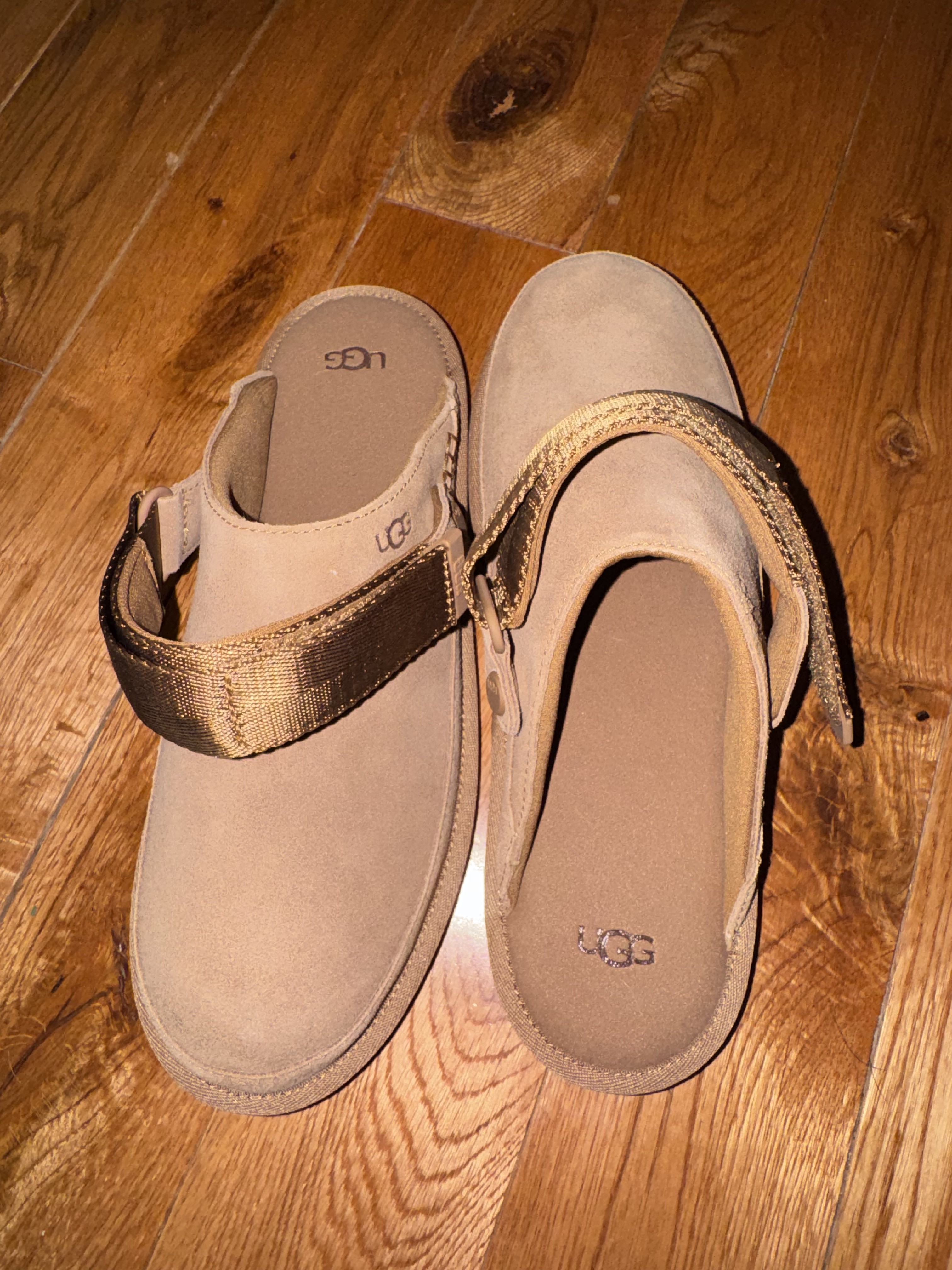 These straps do not lay flat like the photos