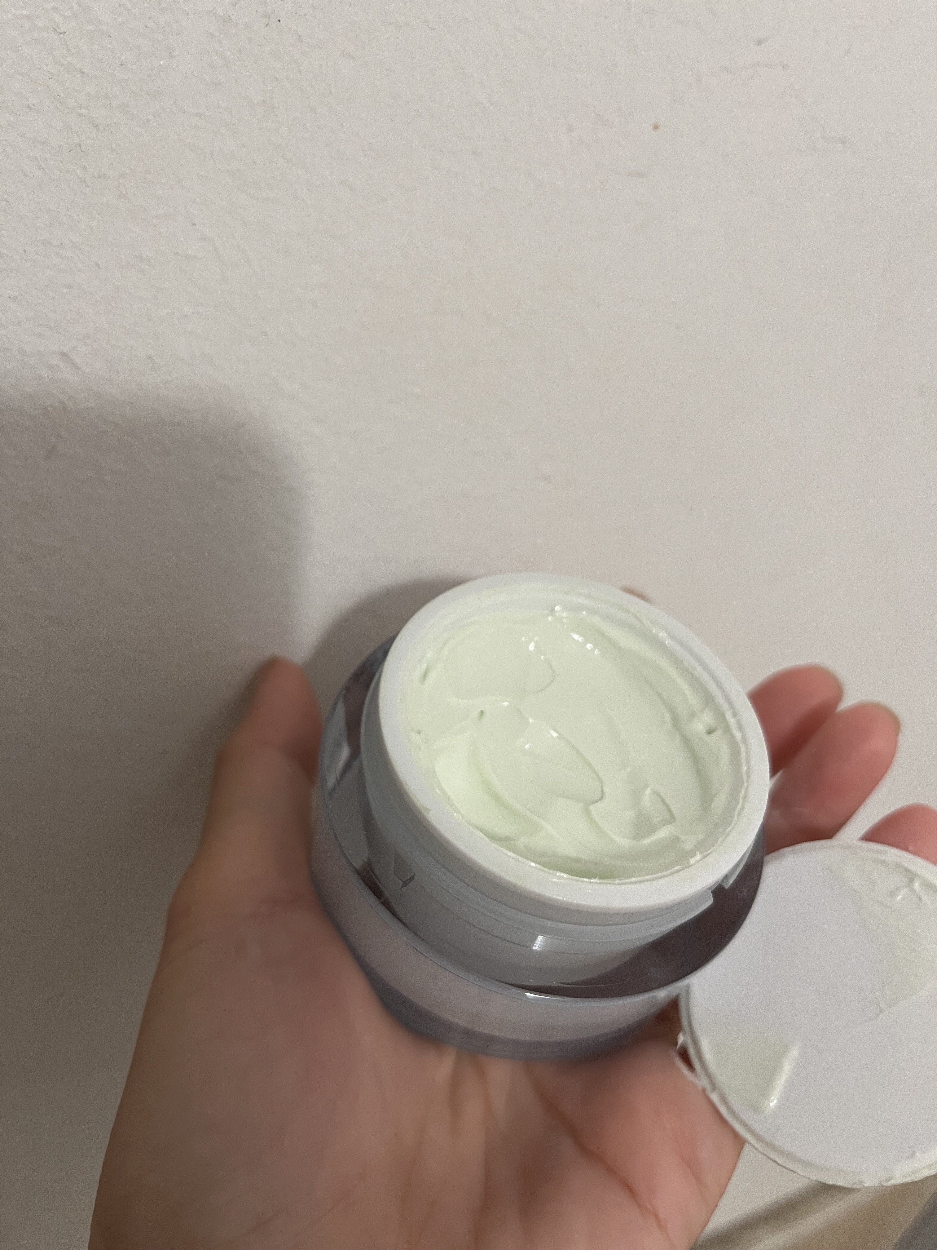 The texture is light scent & creamy.