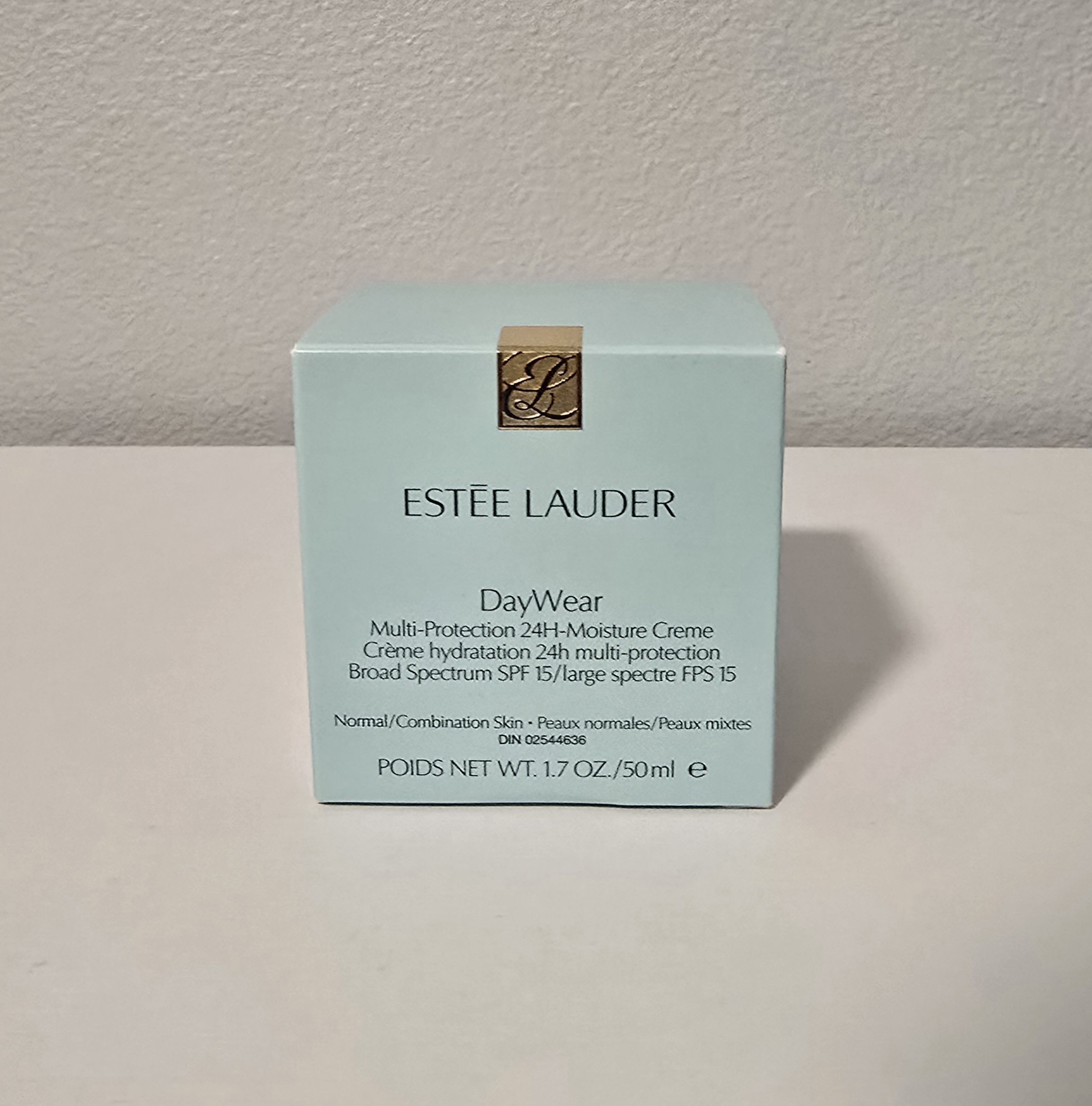Estee Lauder DayWear Moisturizer Multi-Protection Anti-Oxidant 24H‑Moisture Creme SPF 15