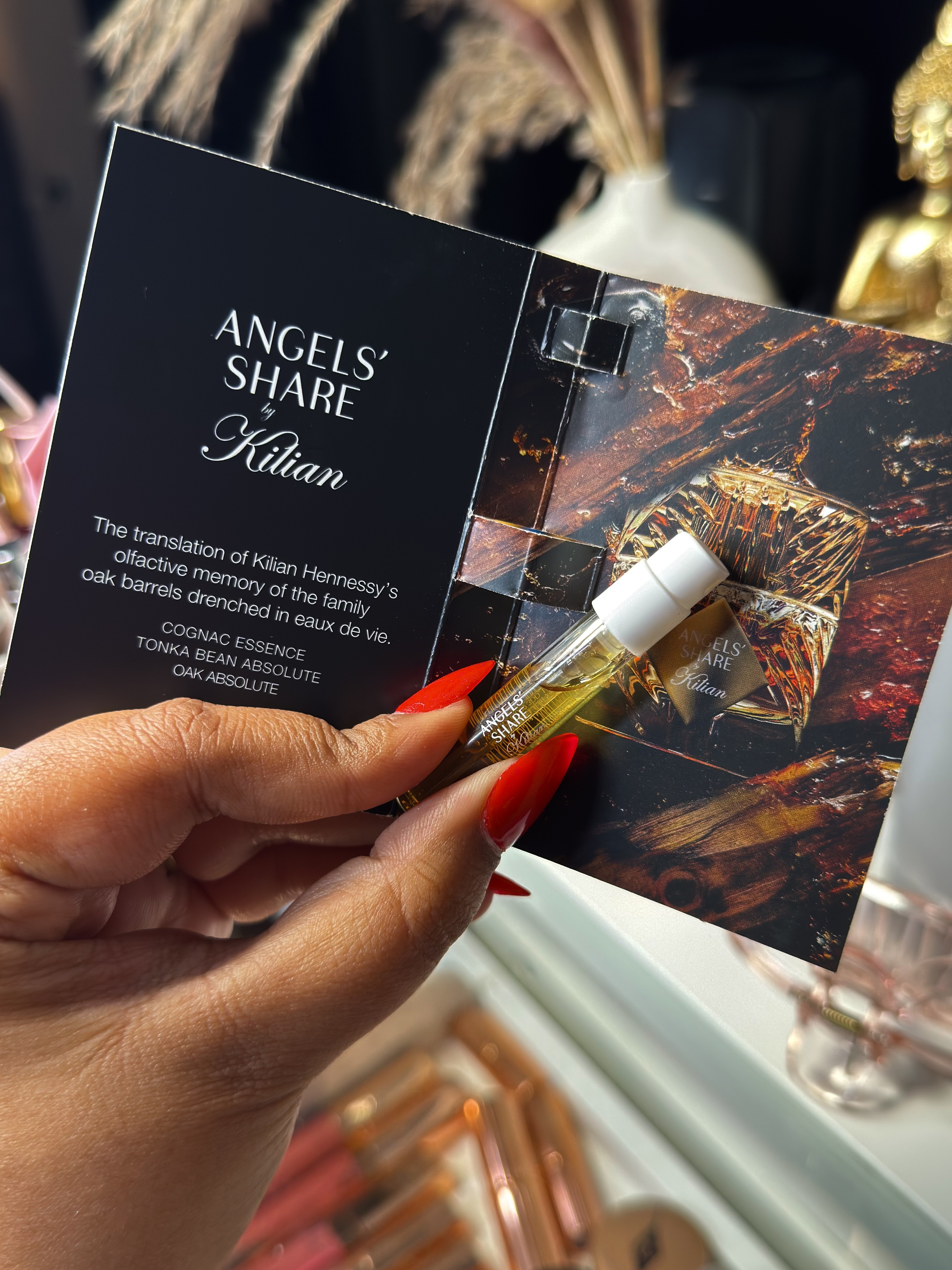 A fragrance that feels warm, sensual, and effortlessly luxurious from the first spray.