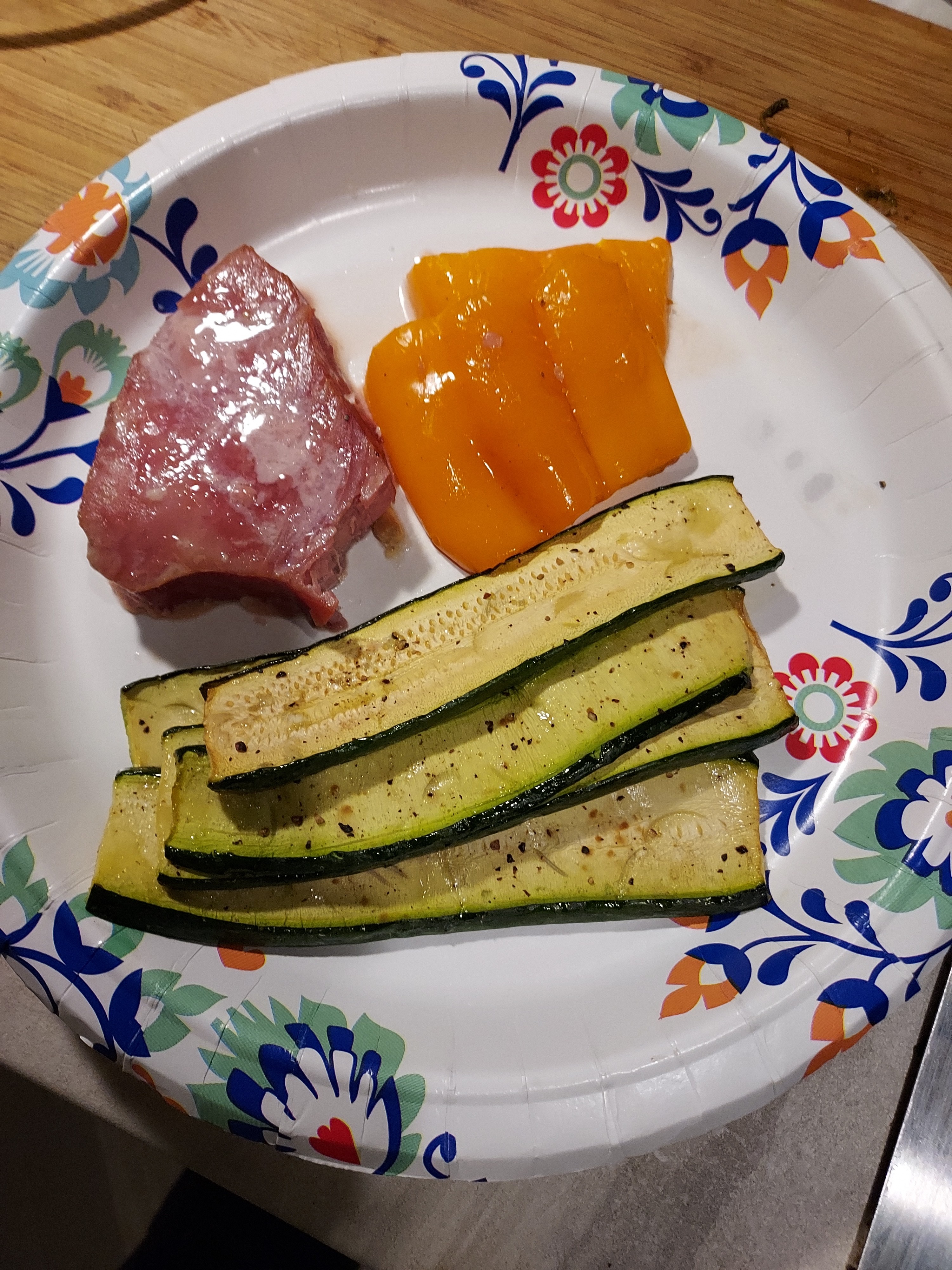 Ahi tuna with grilled bellpepper and Zucchini.