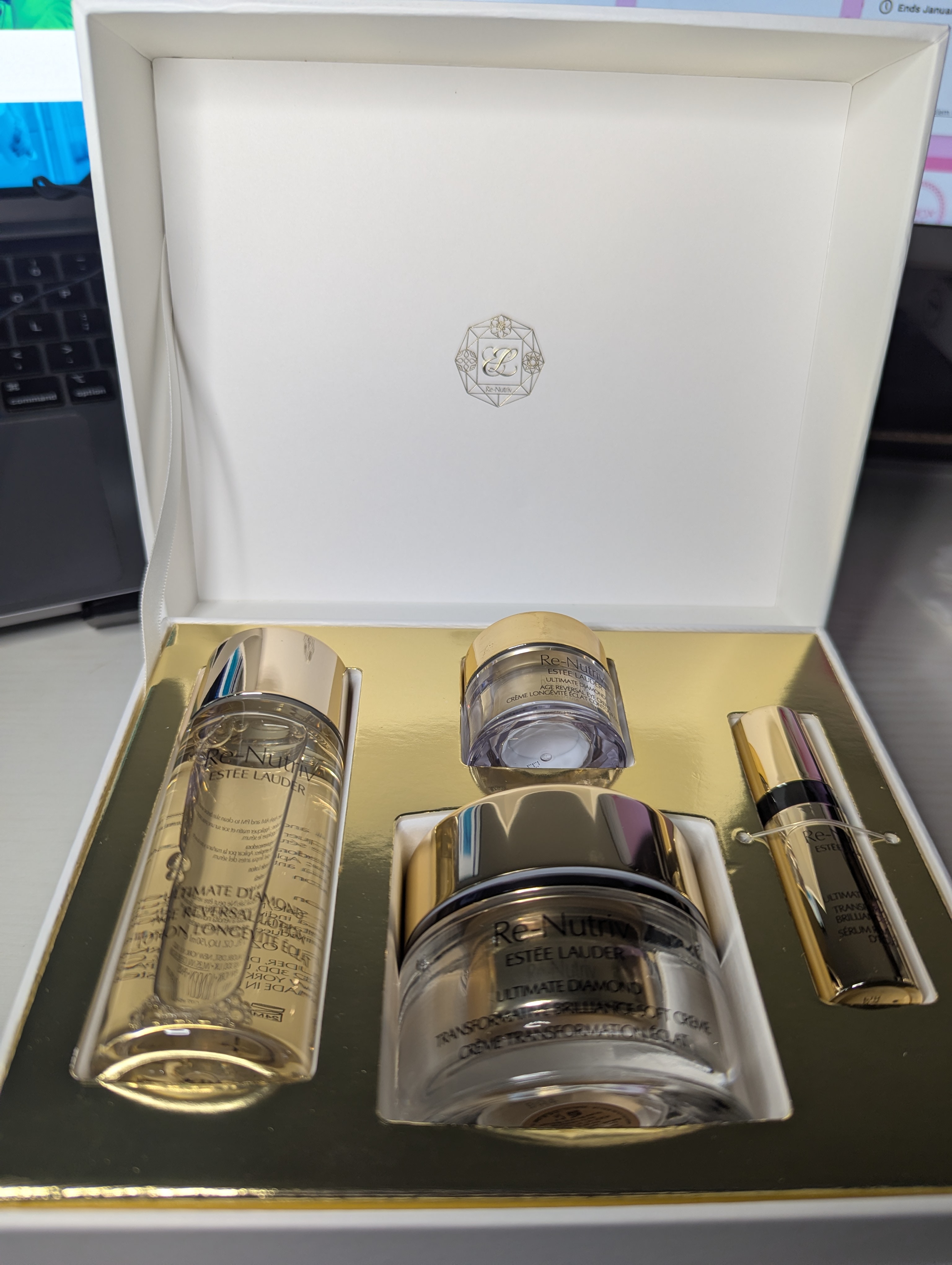 Estée Lauder 4-Pc. Re-Nutriv The Pinnacle Of Luxury Skin Care Gift