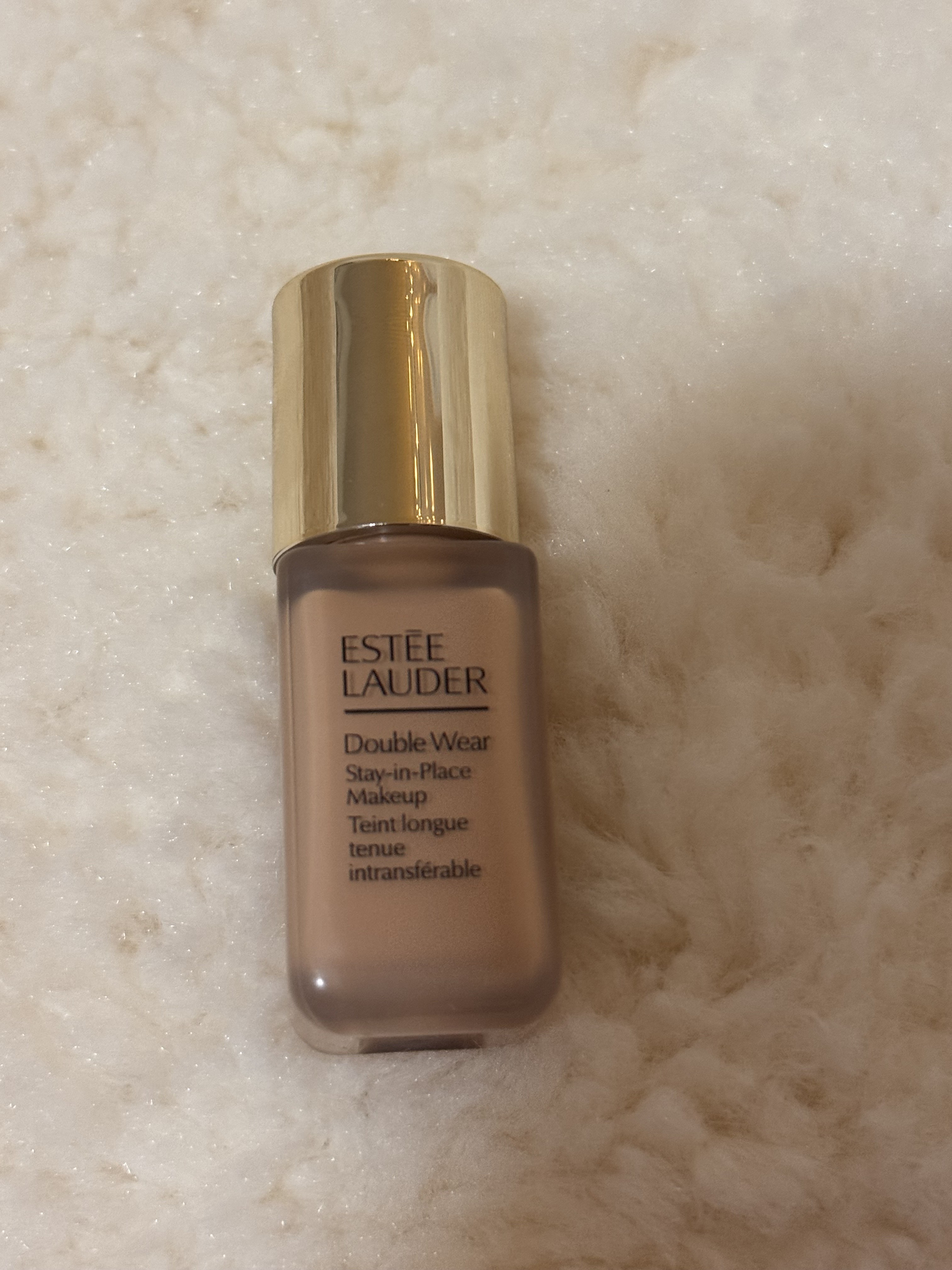 Long-wear, flawless coverage, and zero transfer. This is why Double Wear is a classic ✨