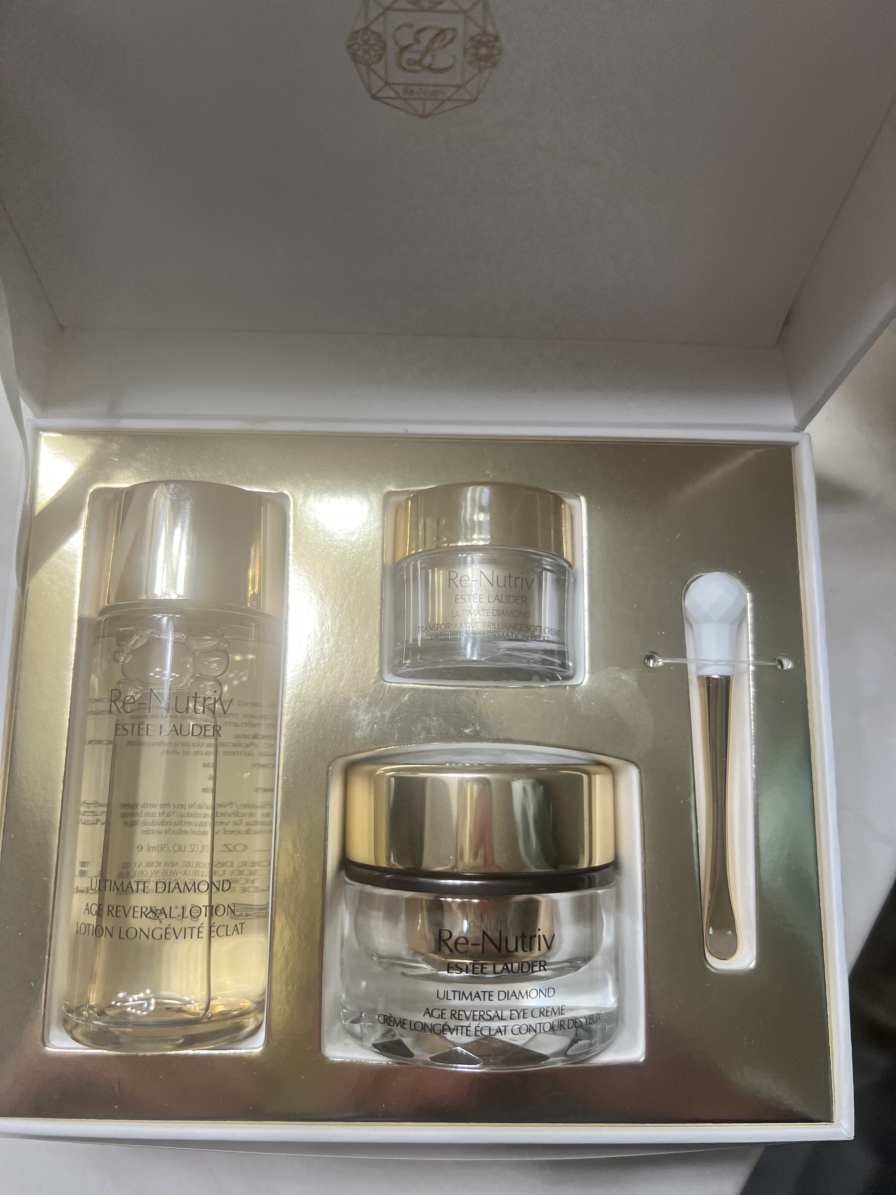 Estée Lauder 4-Pc. Re-Nutriv The Pinnacle Of Luxury Skin Care Gift