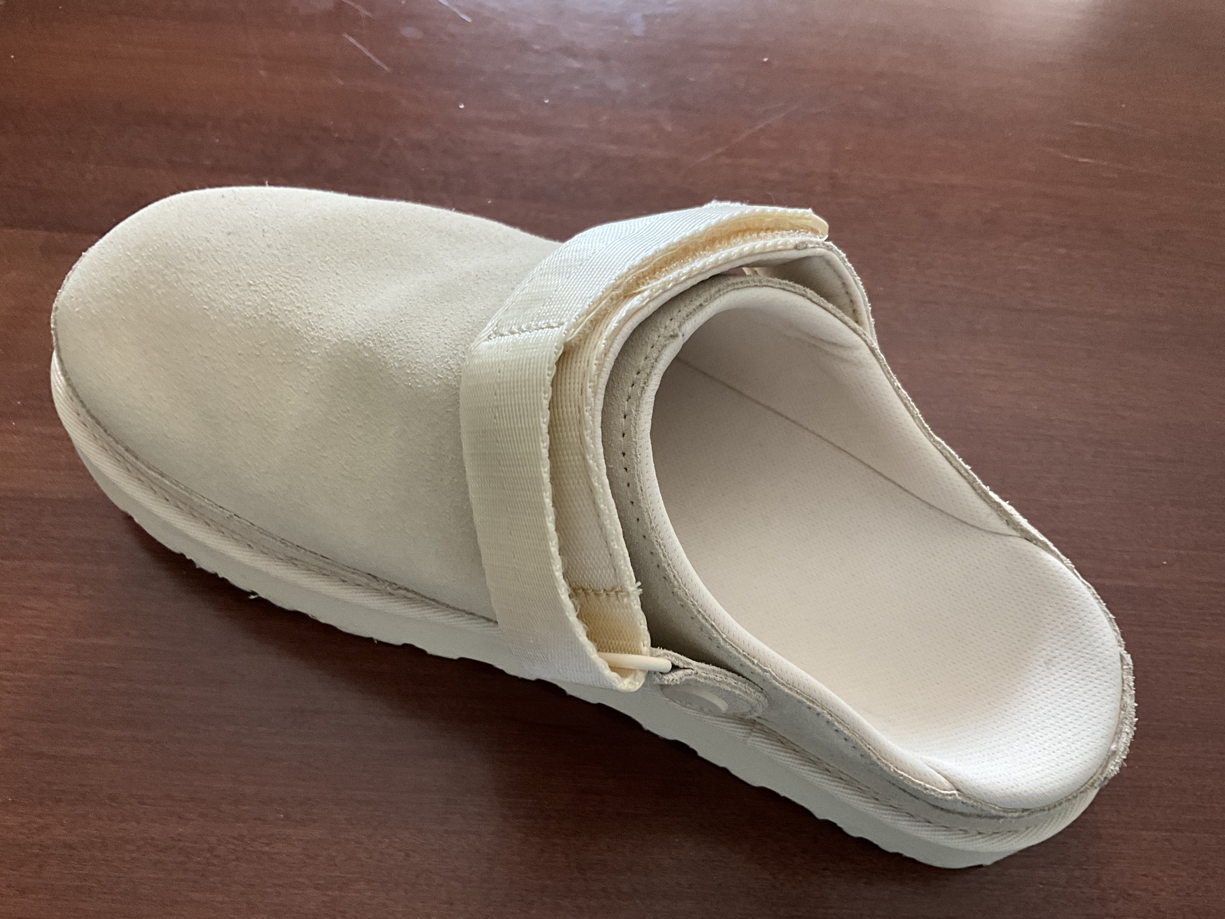 Weird strap and inside material