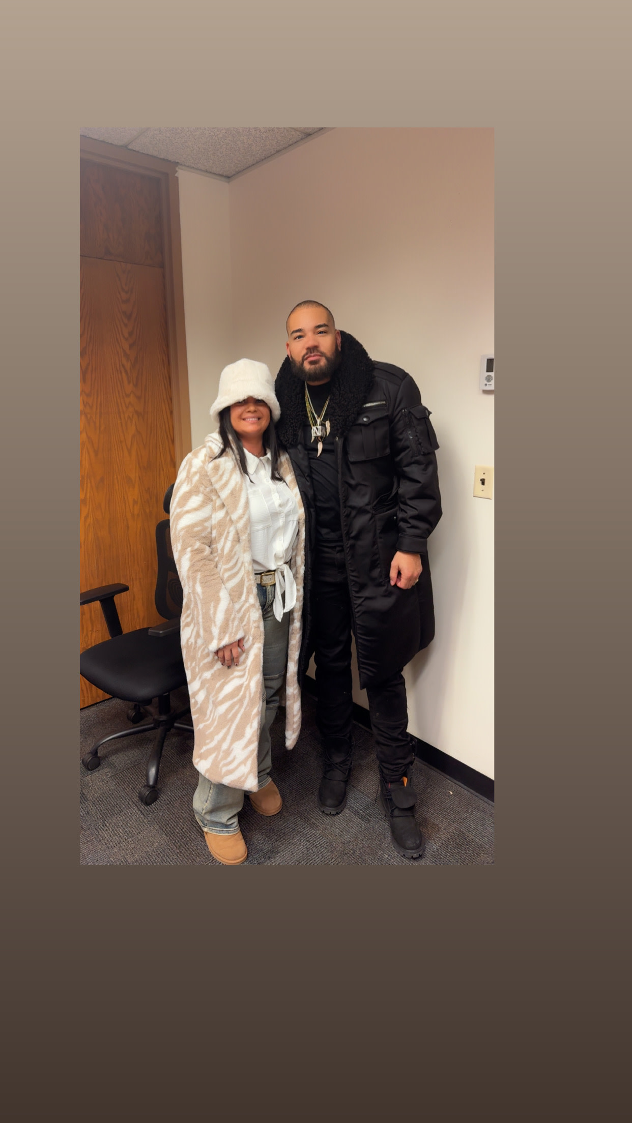 I got to meet DJ Envy from the breakfast club in my Ugg boots 🤩