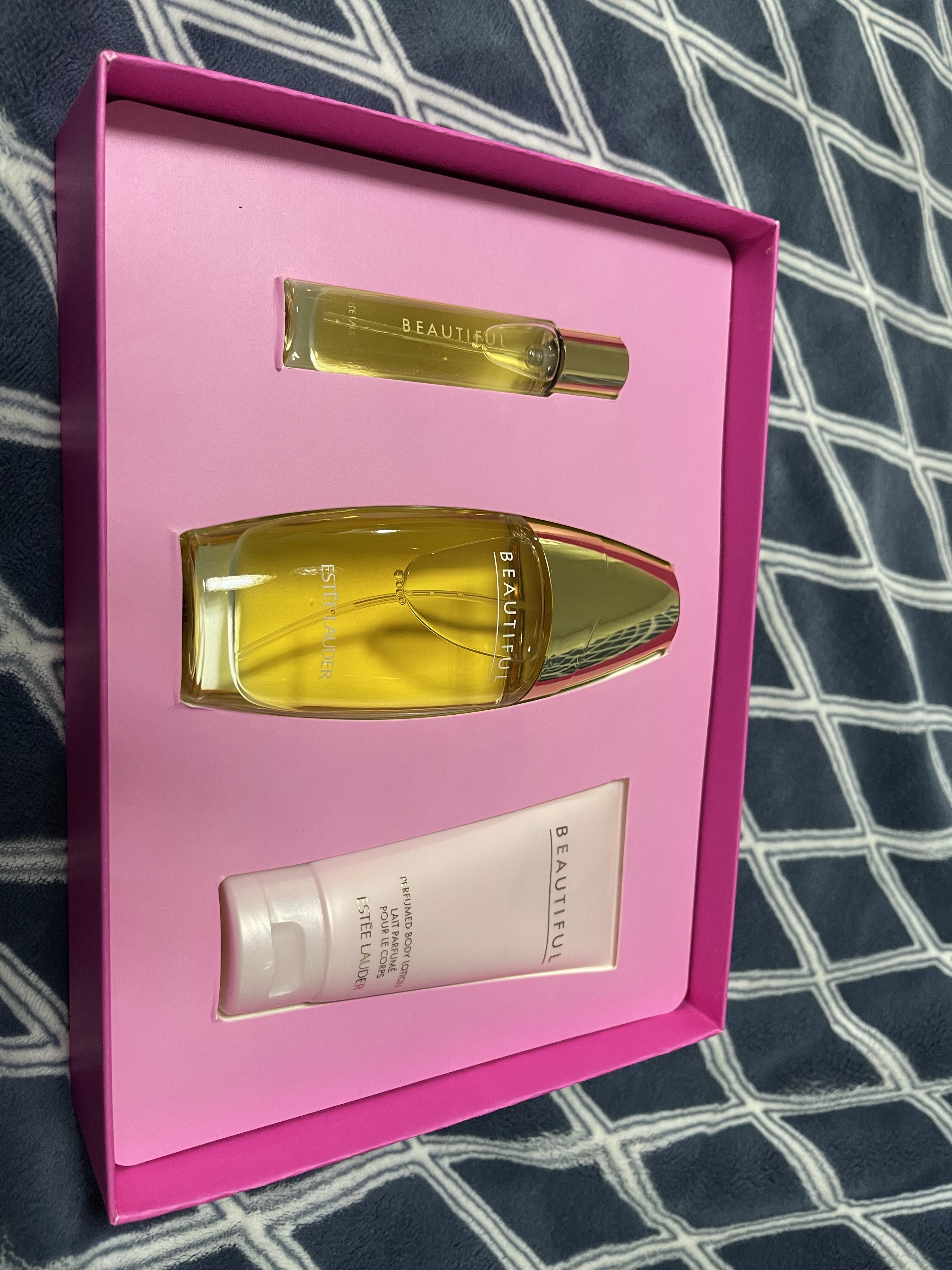 GREAT GIFT FOR MOM, SHE LOVES IT!!