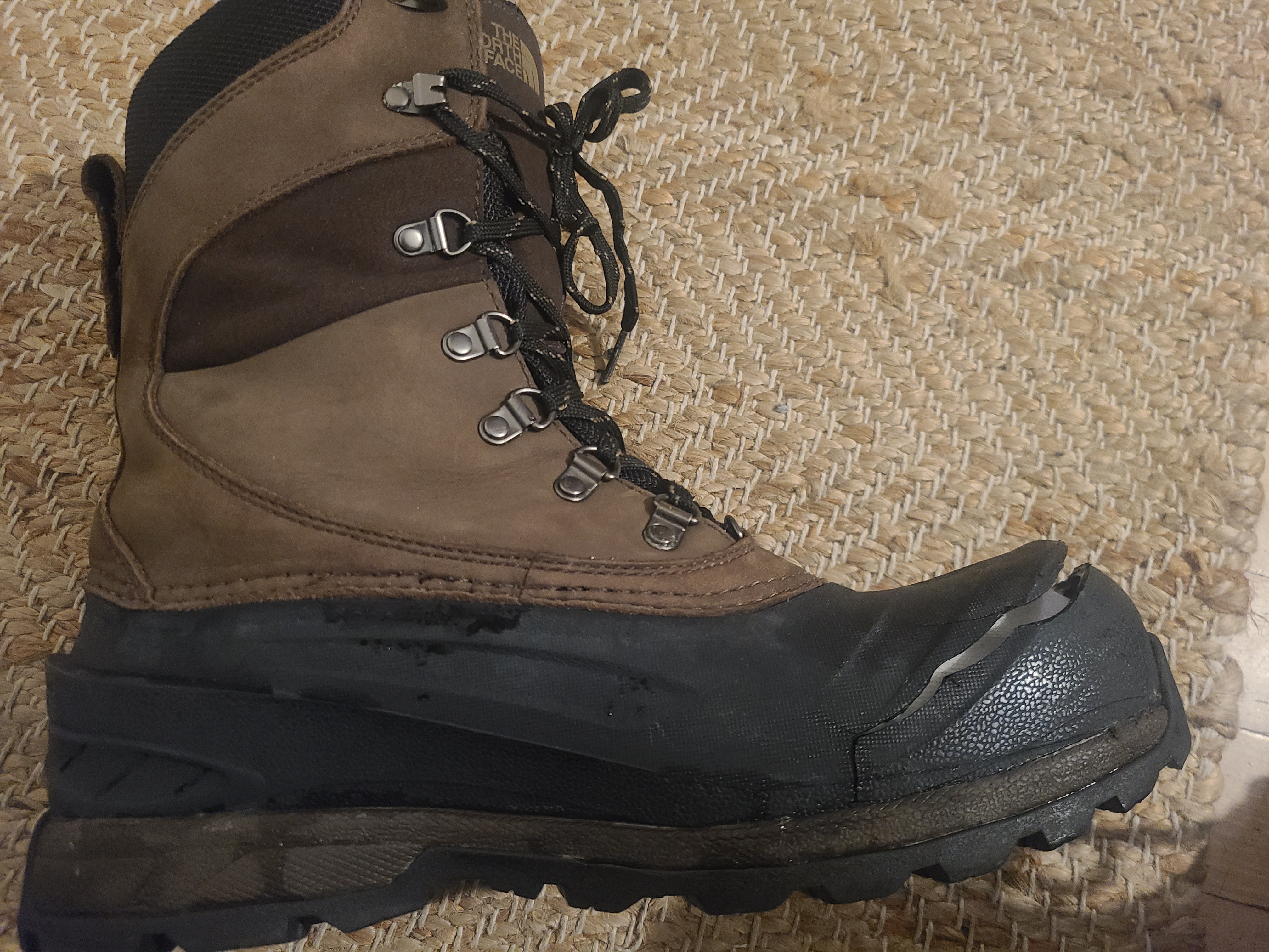 The North Face Men\'s Chilkat V 400 Lace-Up Boots Brown/Black 7.5 NEW The North Face Chilkat V 400 Review | Tested & Rated main image 3