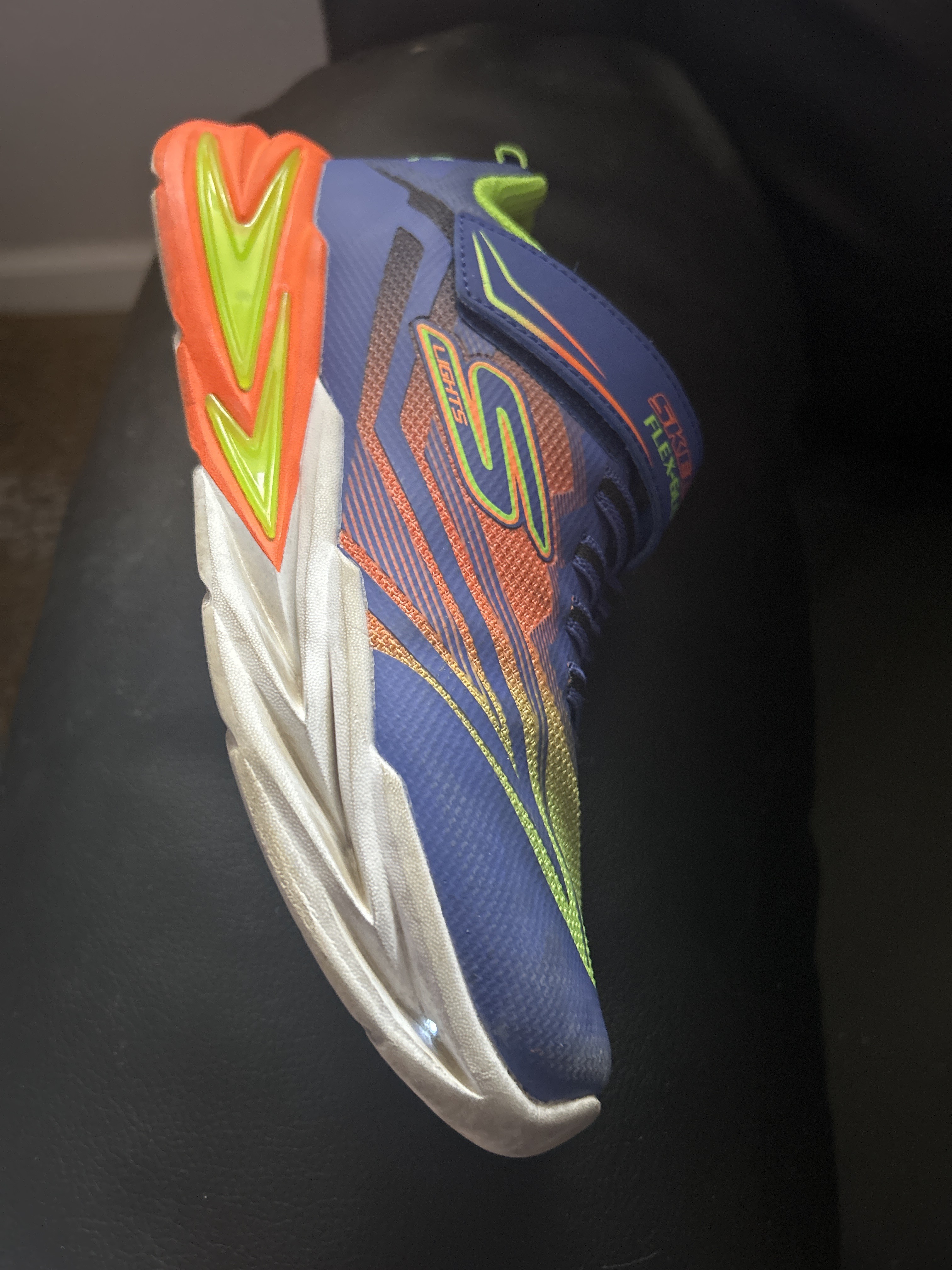 Only 1 light is stuck on and the rest will not turn on at all