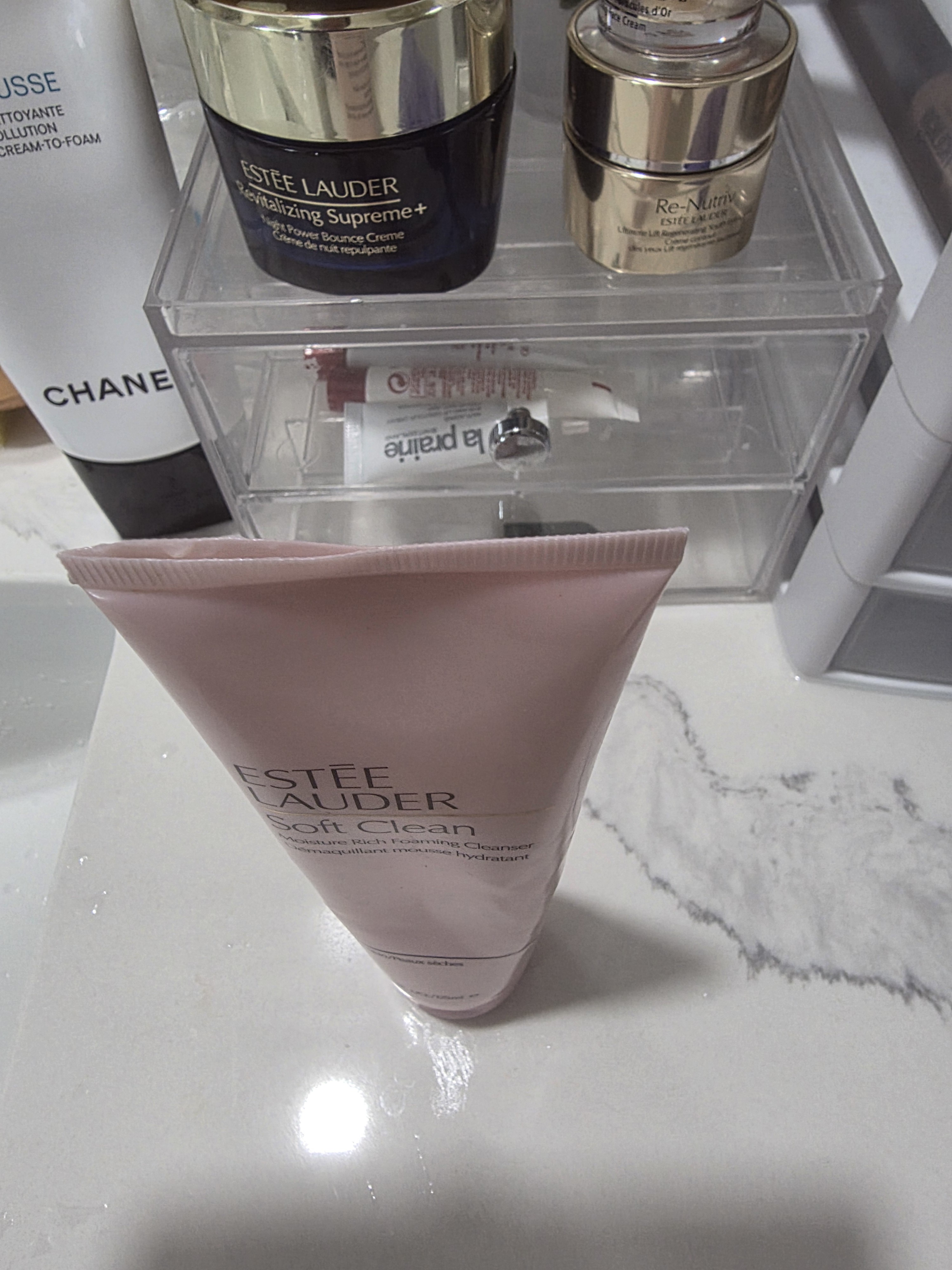 When squeeze,  bottom pop open