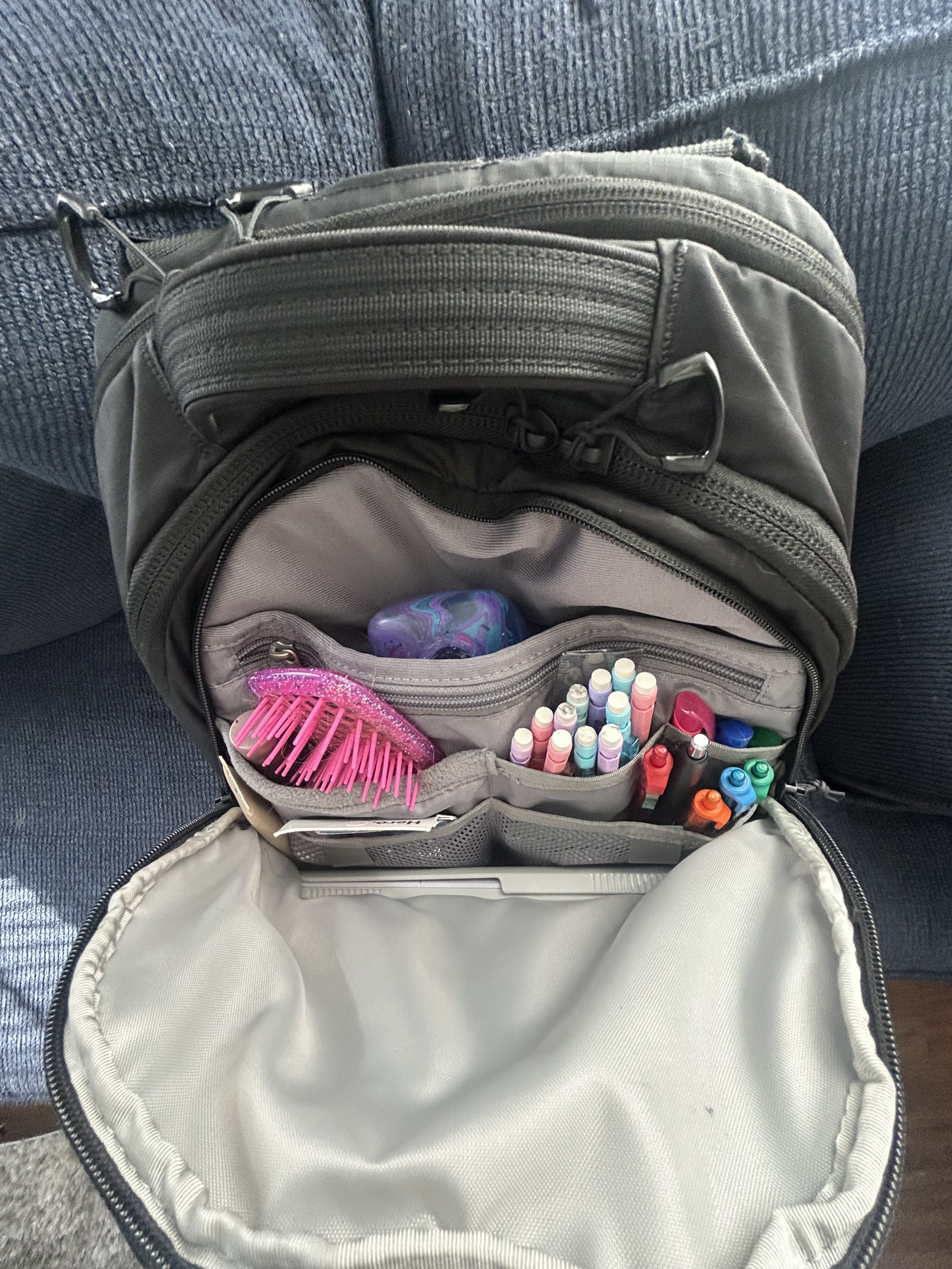 Second Pocket, fits all the stuff that was in my old pencil case, another needoh, and beauty products.