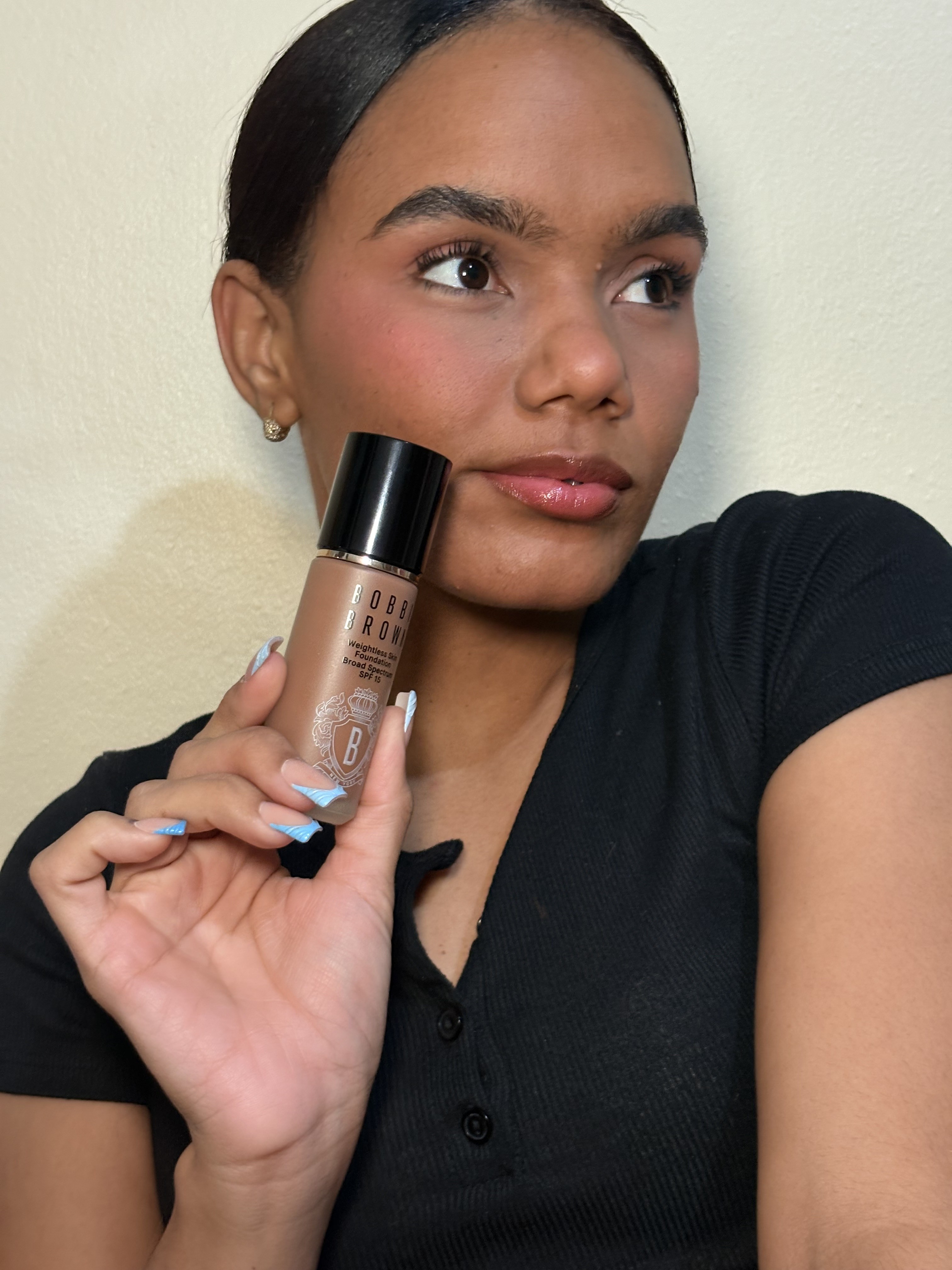 Light full coverage foundation