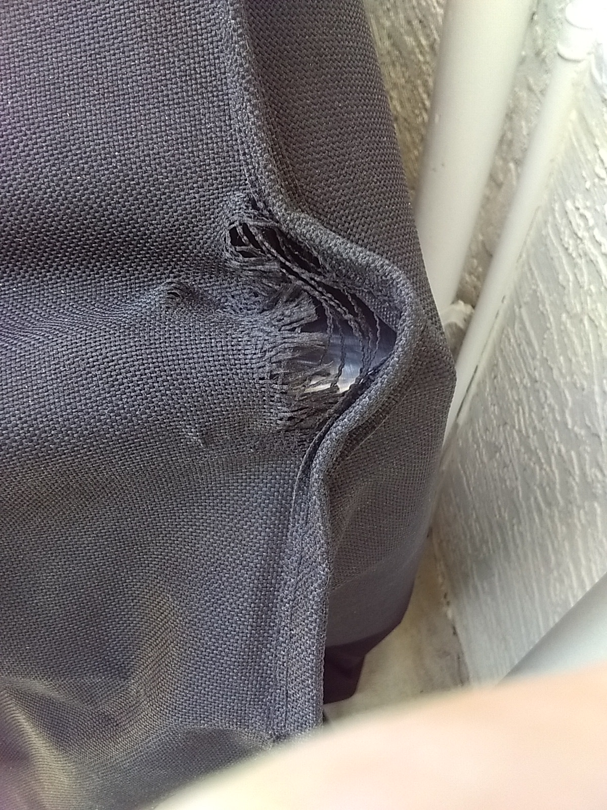 Both rear corners have failed. These contact areas should be reinforced.