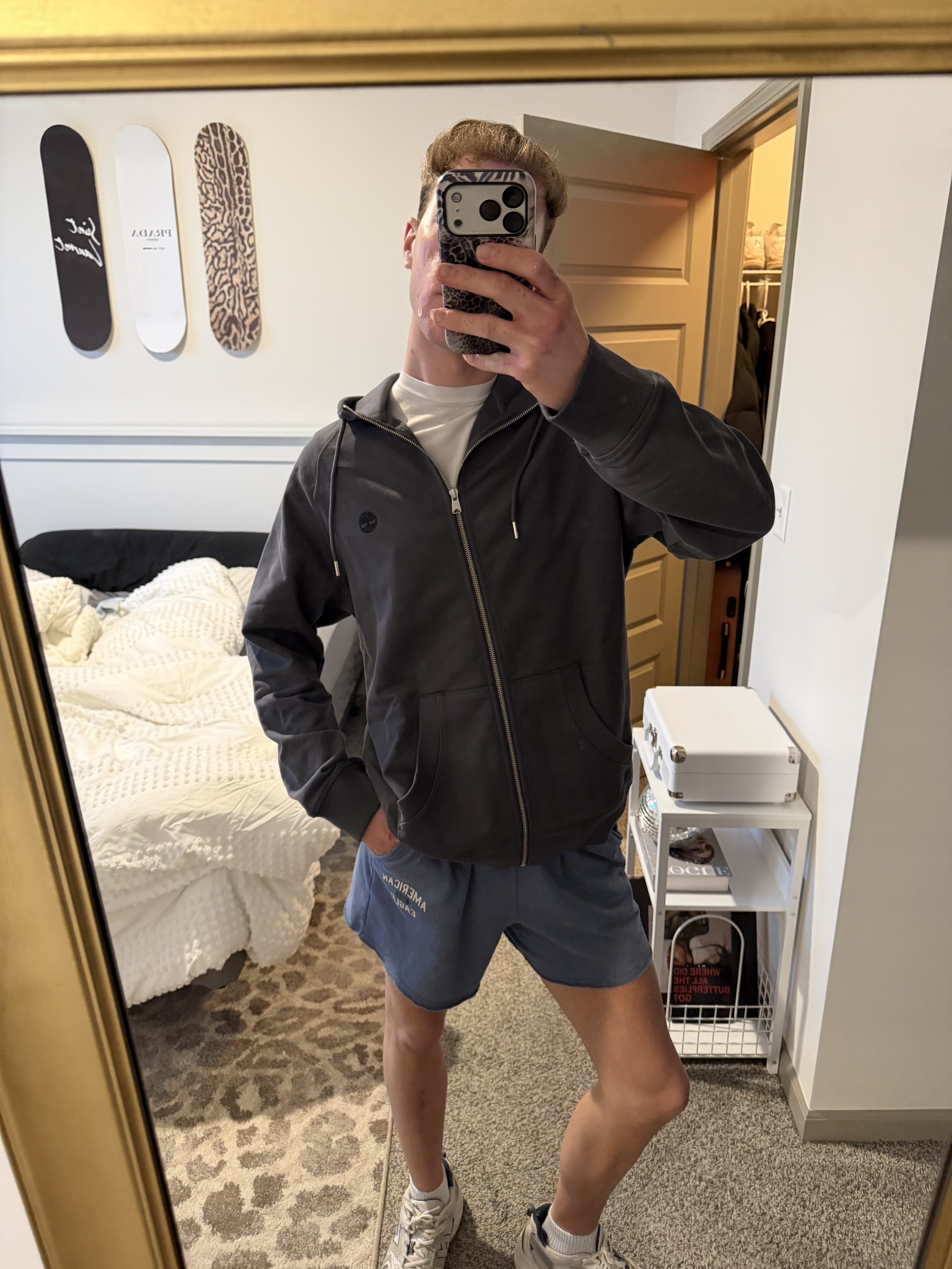 how it fits on me, i'm 6ft tall and 150 lbs!