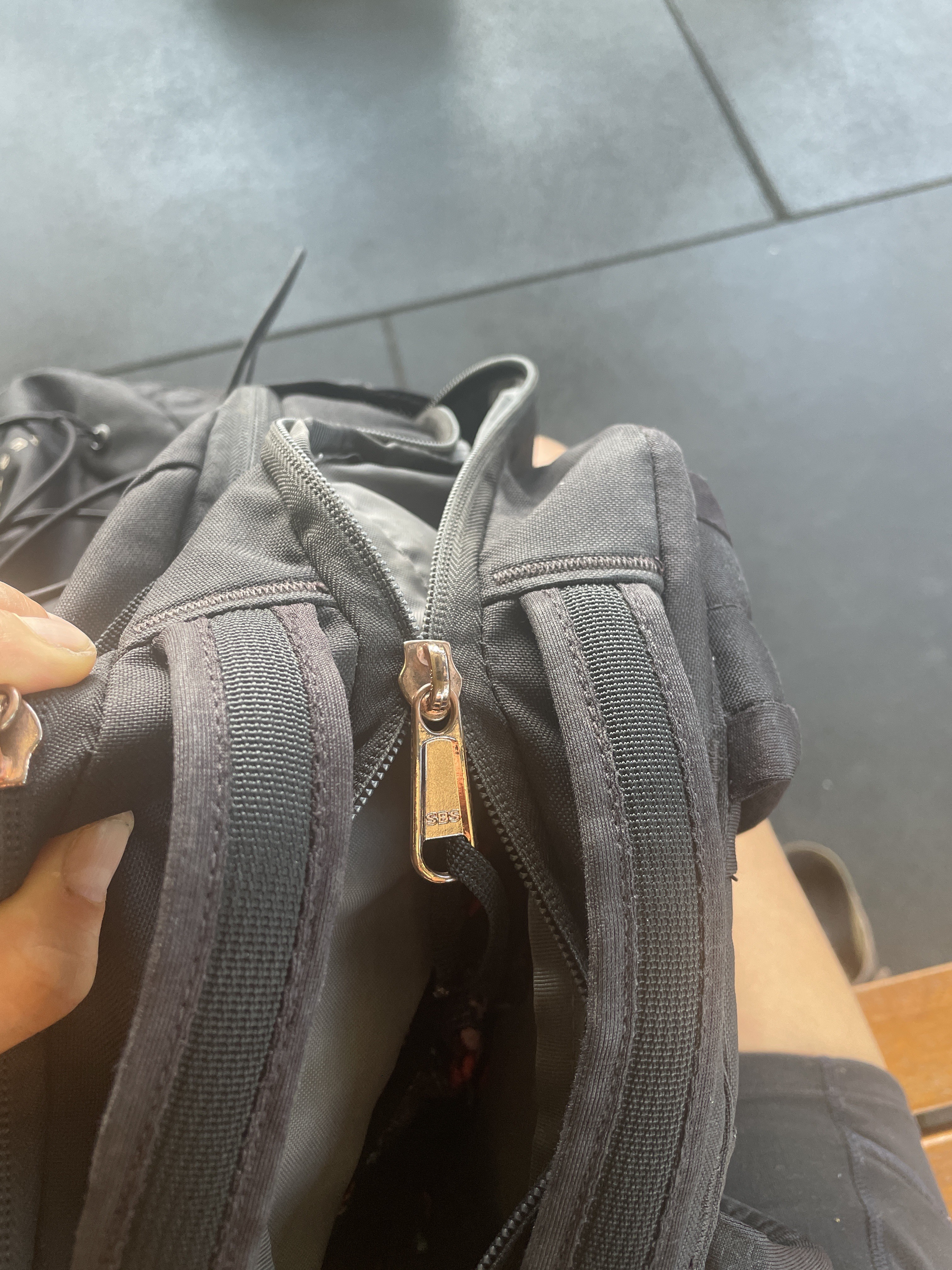 Main zipper broke