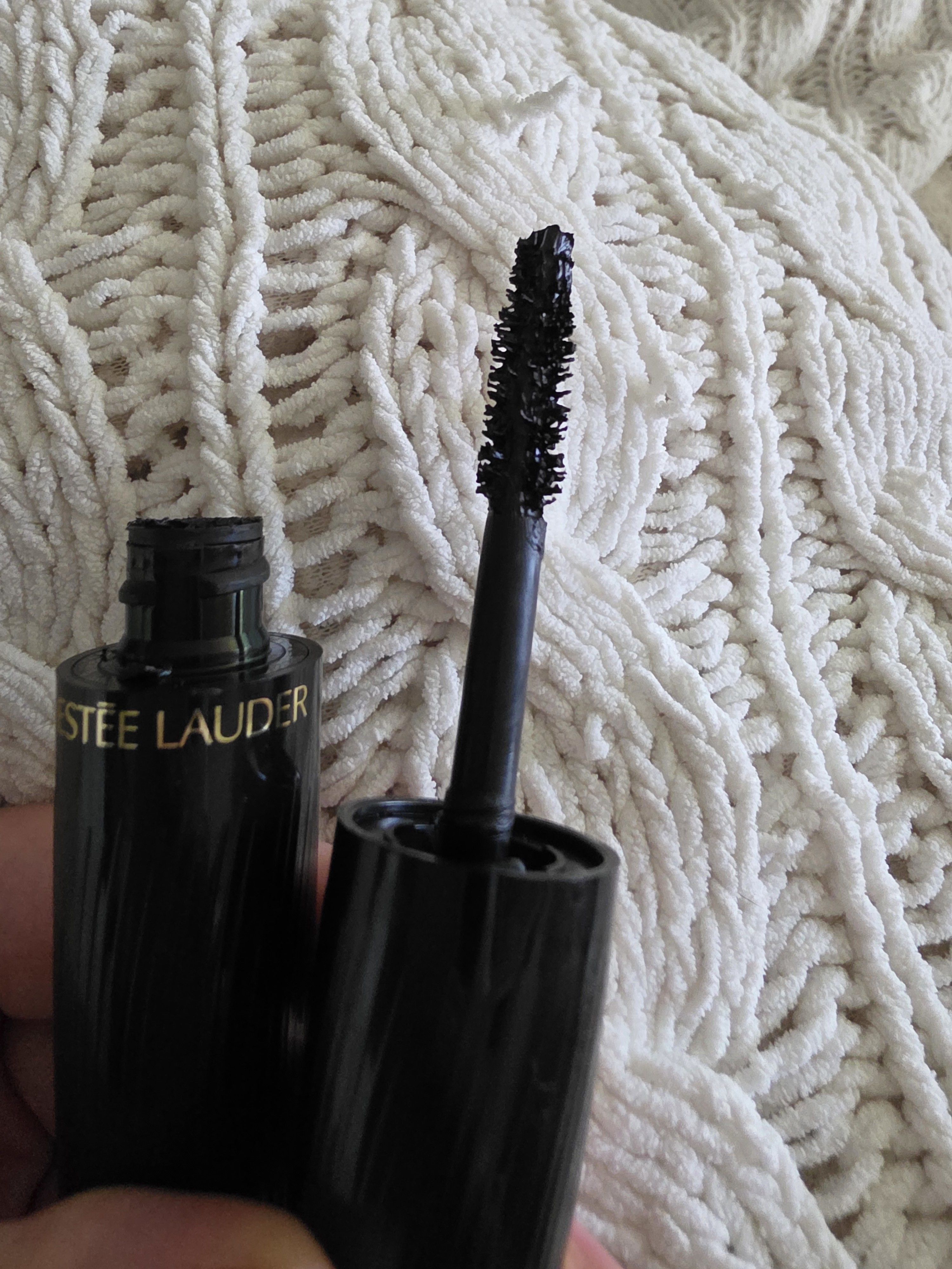 The bristles are buried under product. Nothing to separate lashes here.