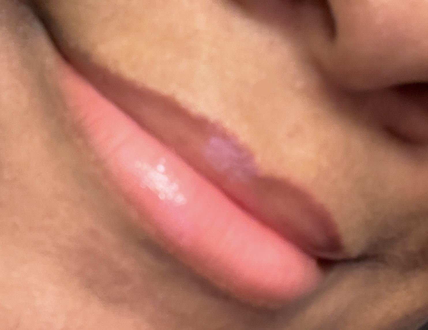 Spritz shade on lips