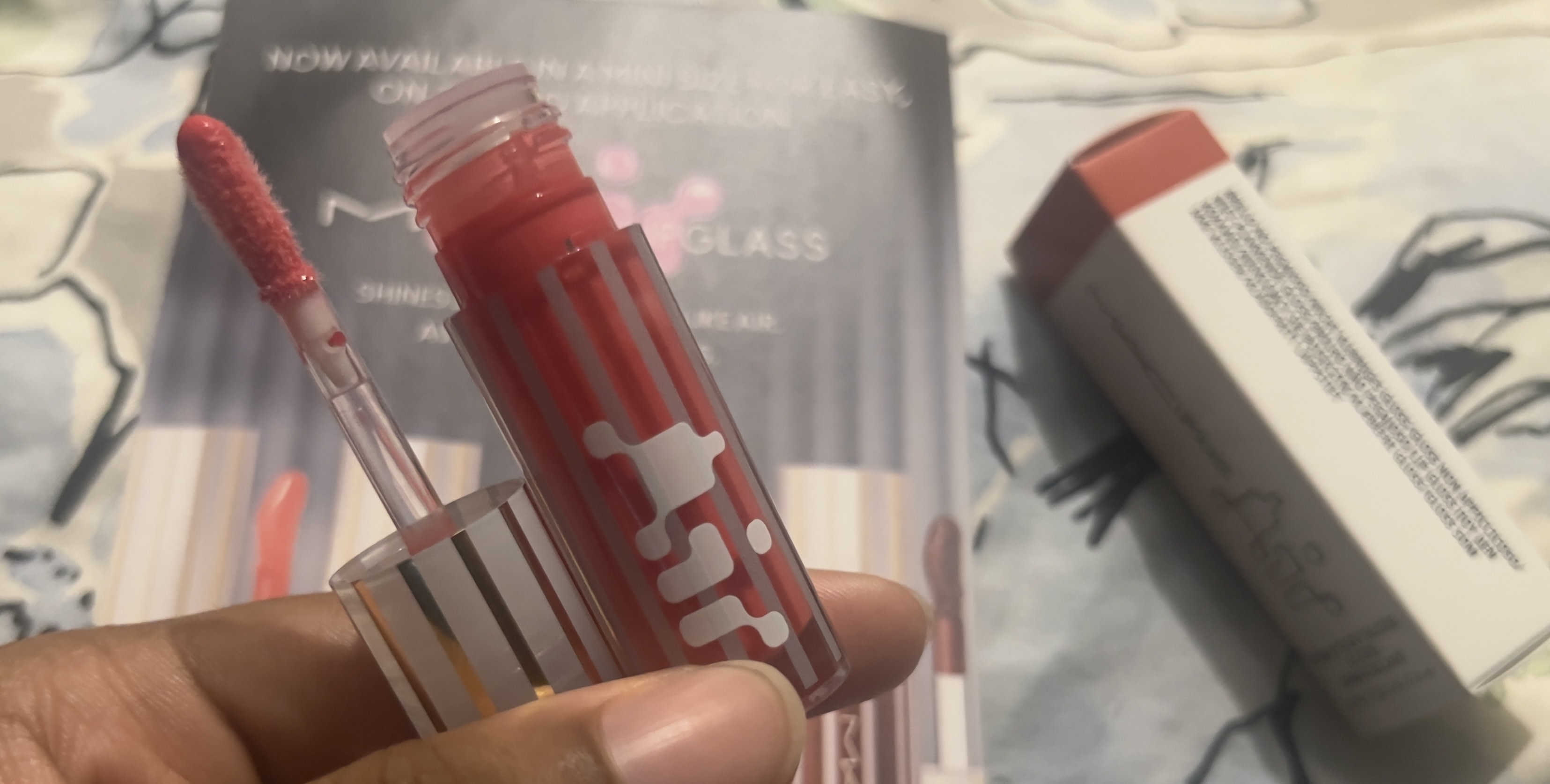 Spritz lipgloss tube