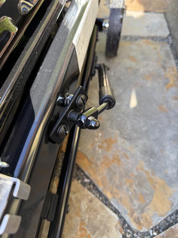 Faulty gas spring and broken back frame piece