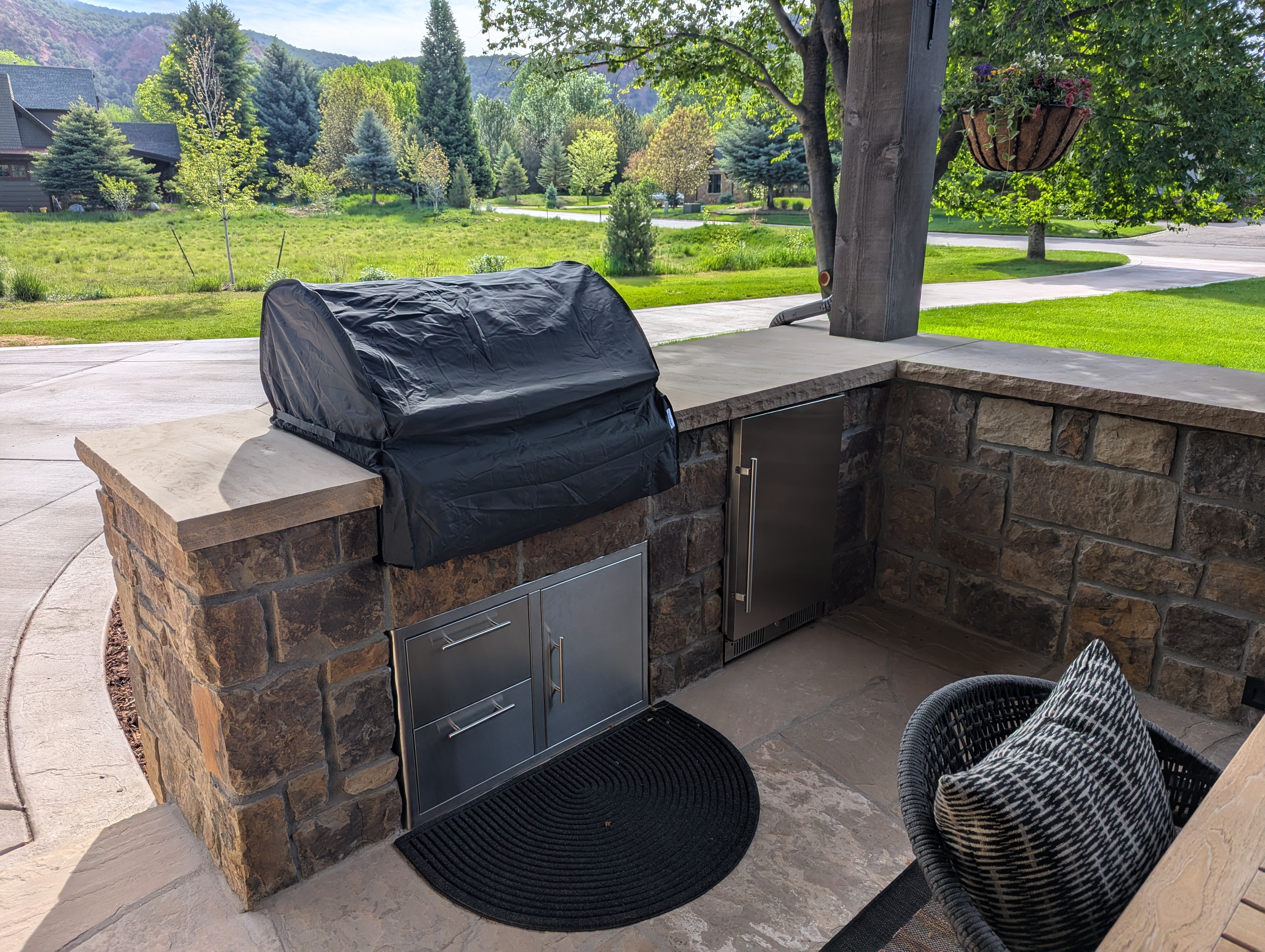 Installed along with the cabinet and refrigerator.