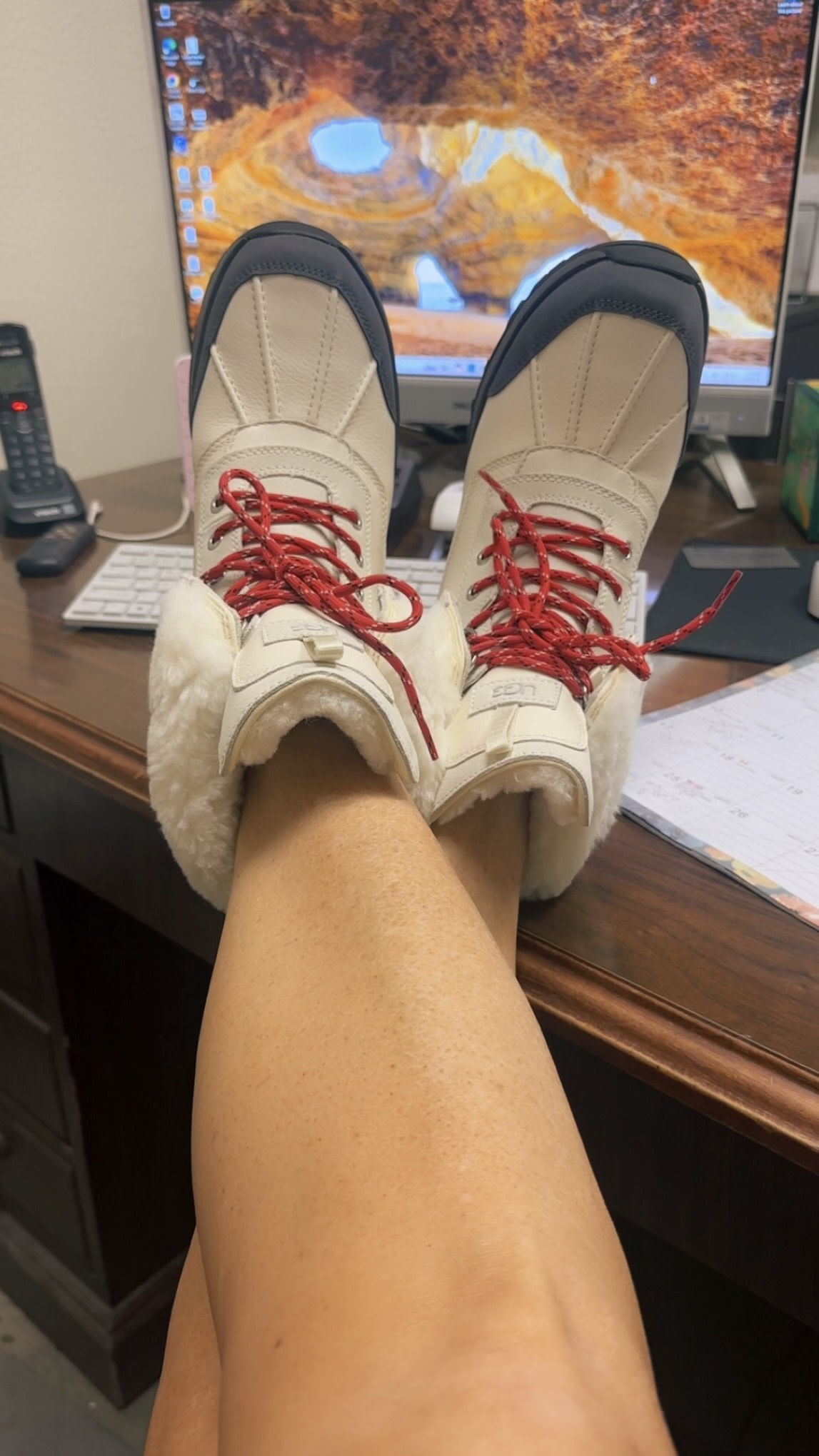 UGGLIFE