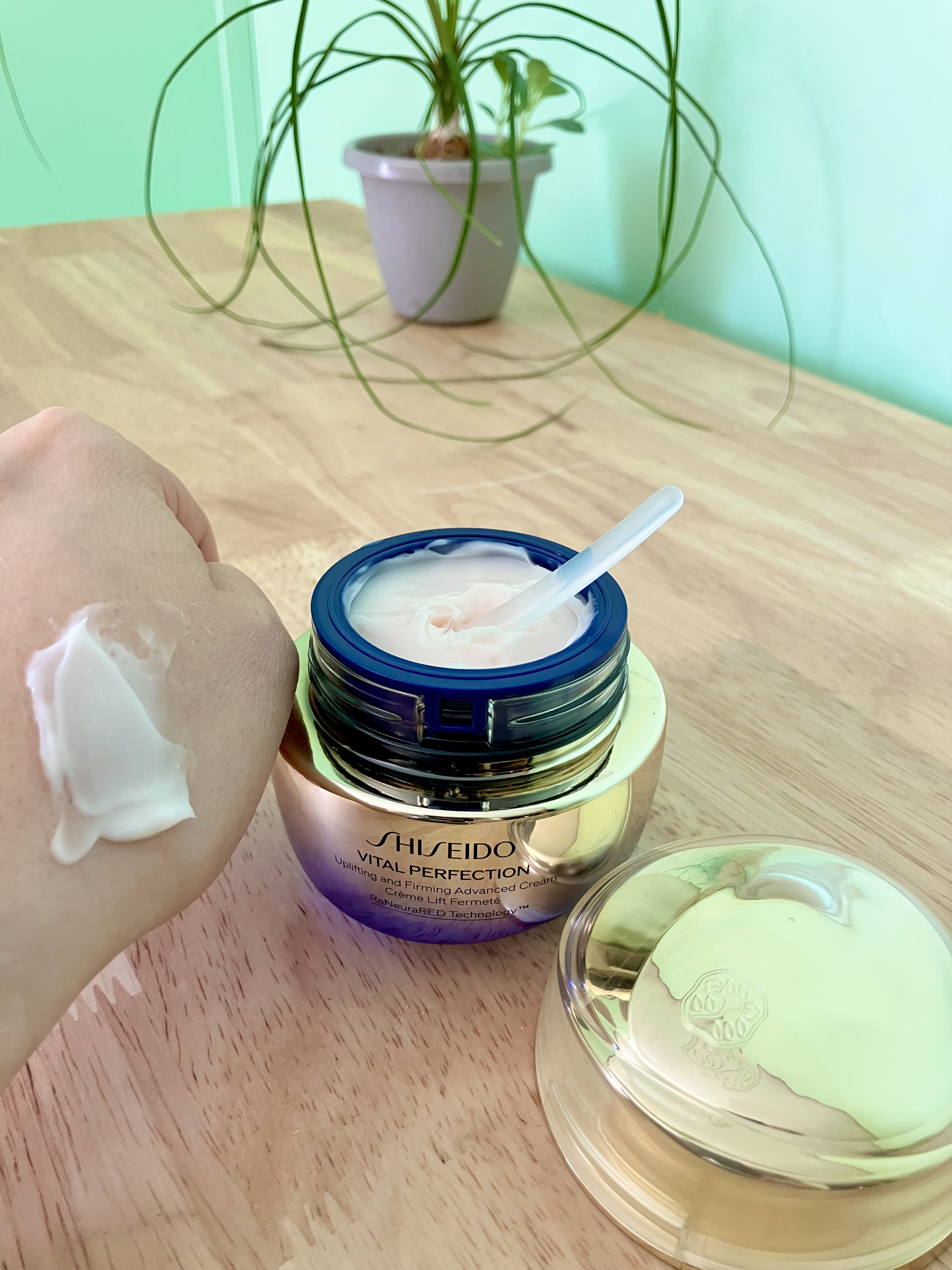 Shiseido Vital Perfection Uplifting & Firming Advanced Cream