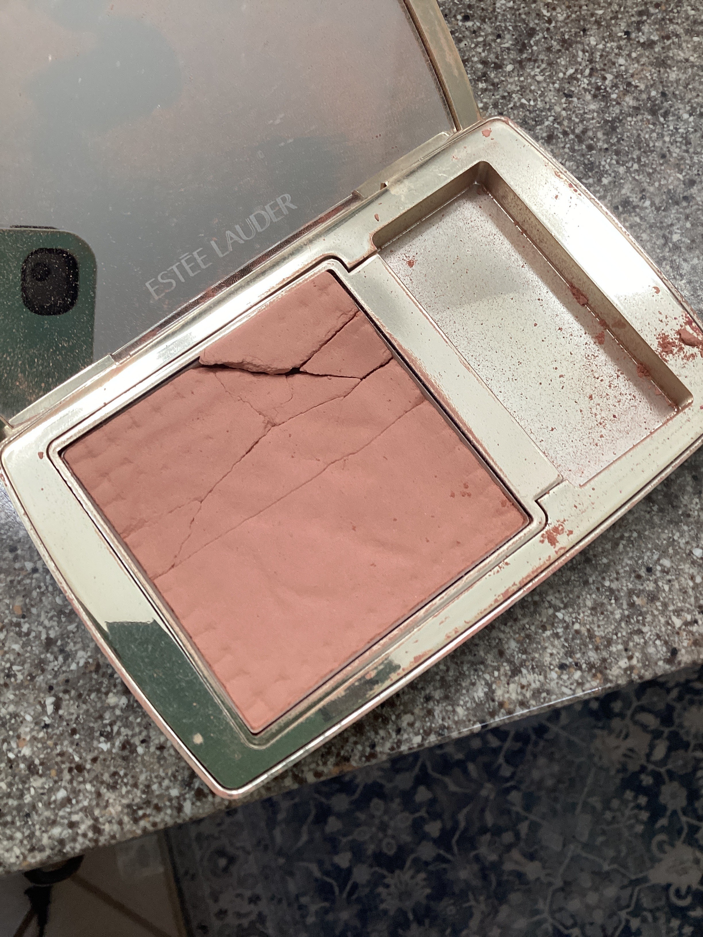 Just cracks. Terrible product.