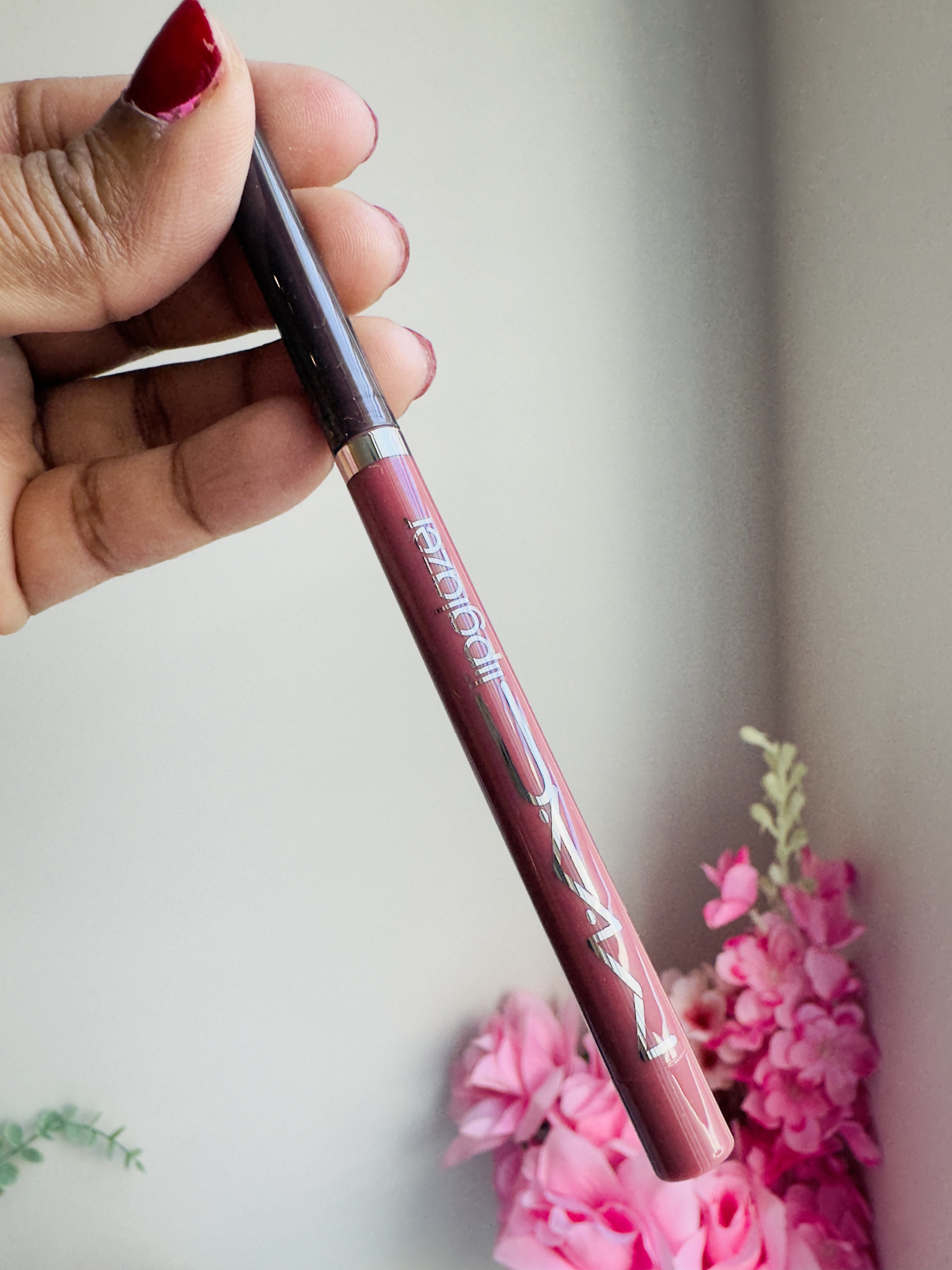 Buttery smooth formula that glides on effortlessly.
