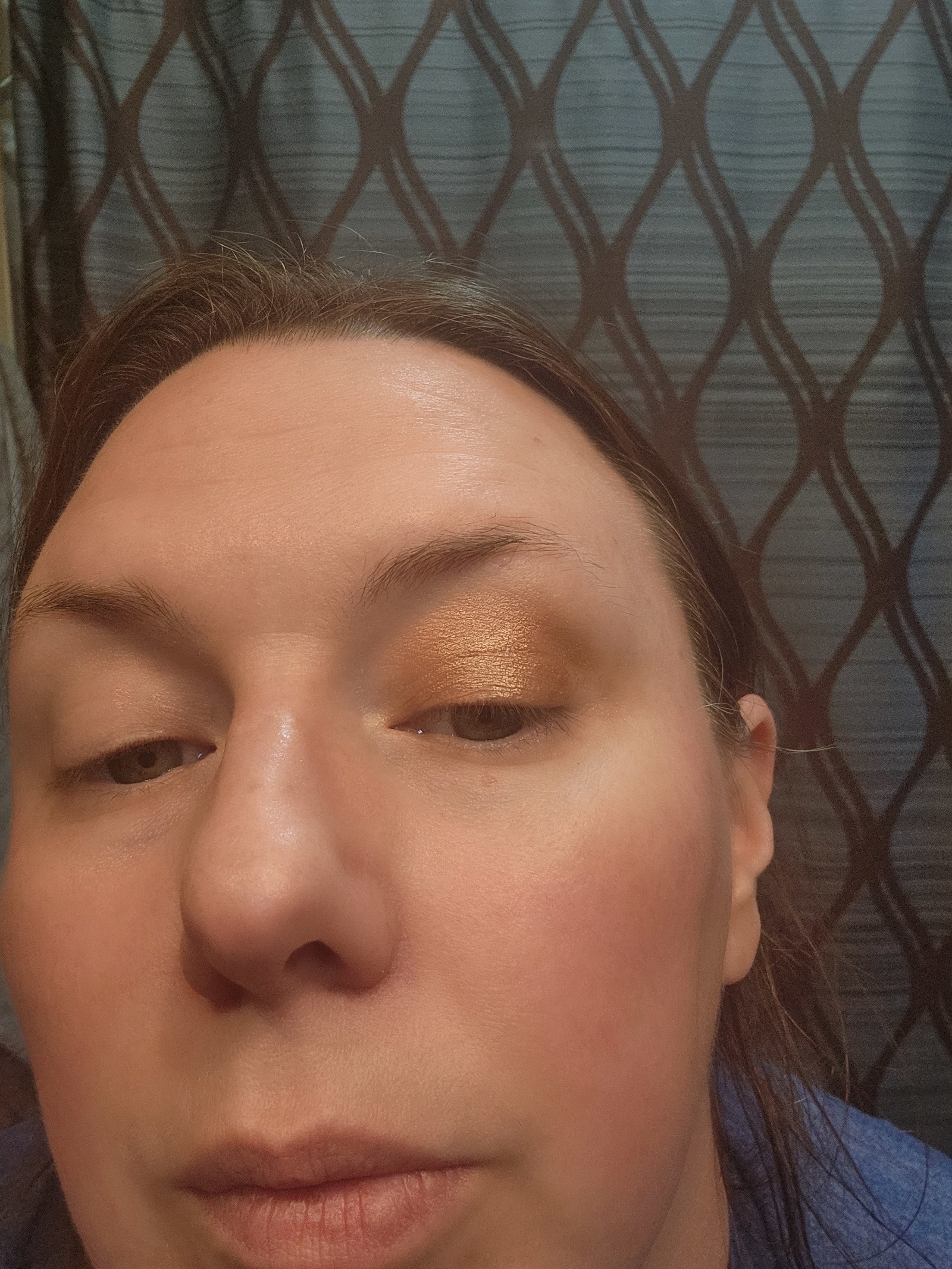 Liquid mineral shadow