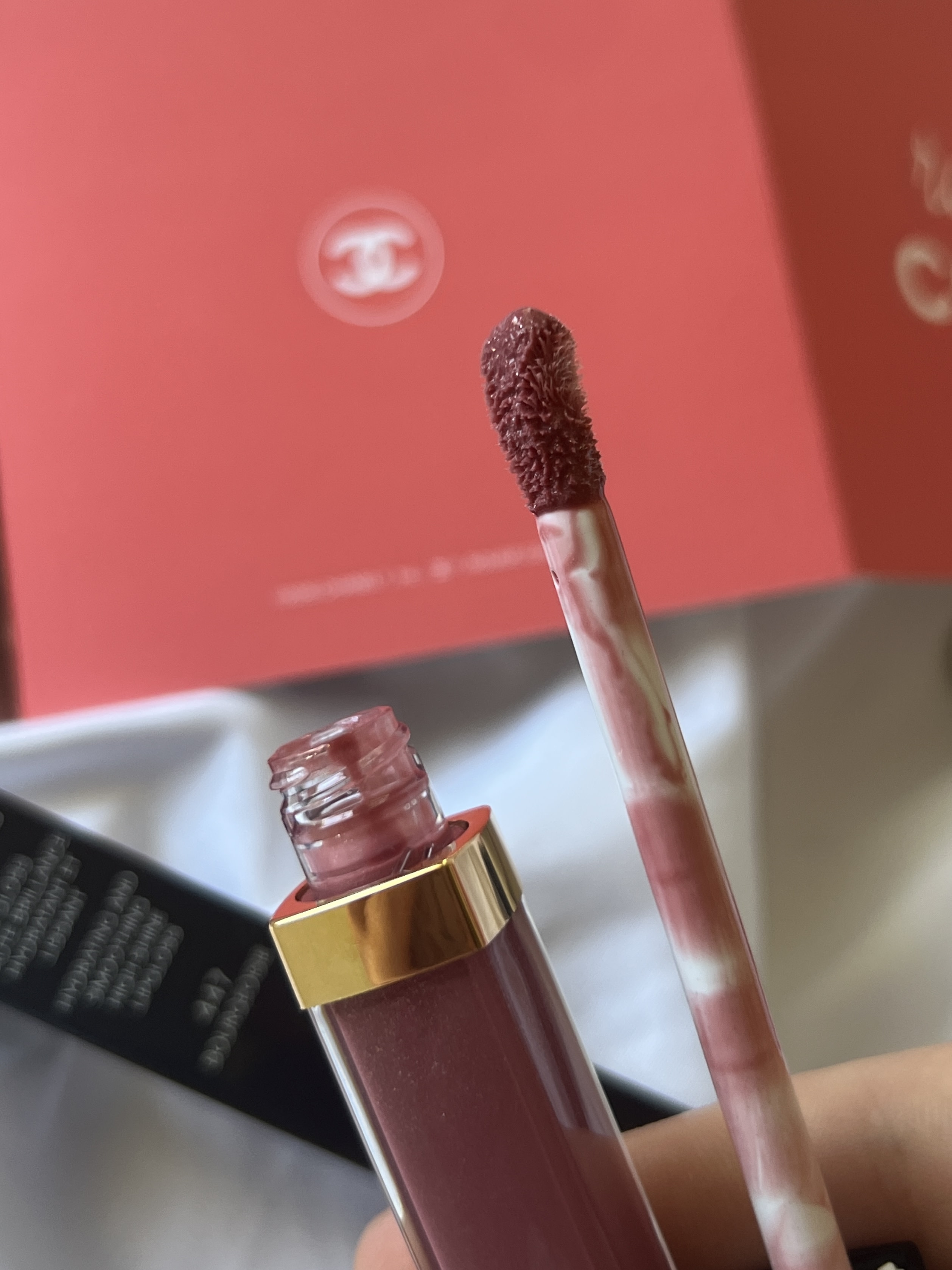 CHANEL ROUGE COCO HYDRA GLOSS Hydrating & Smoothing High Shine