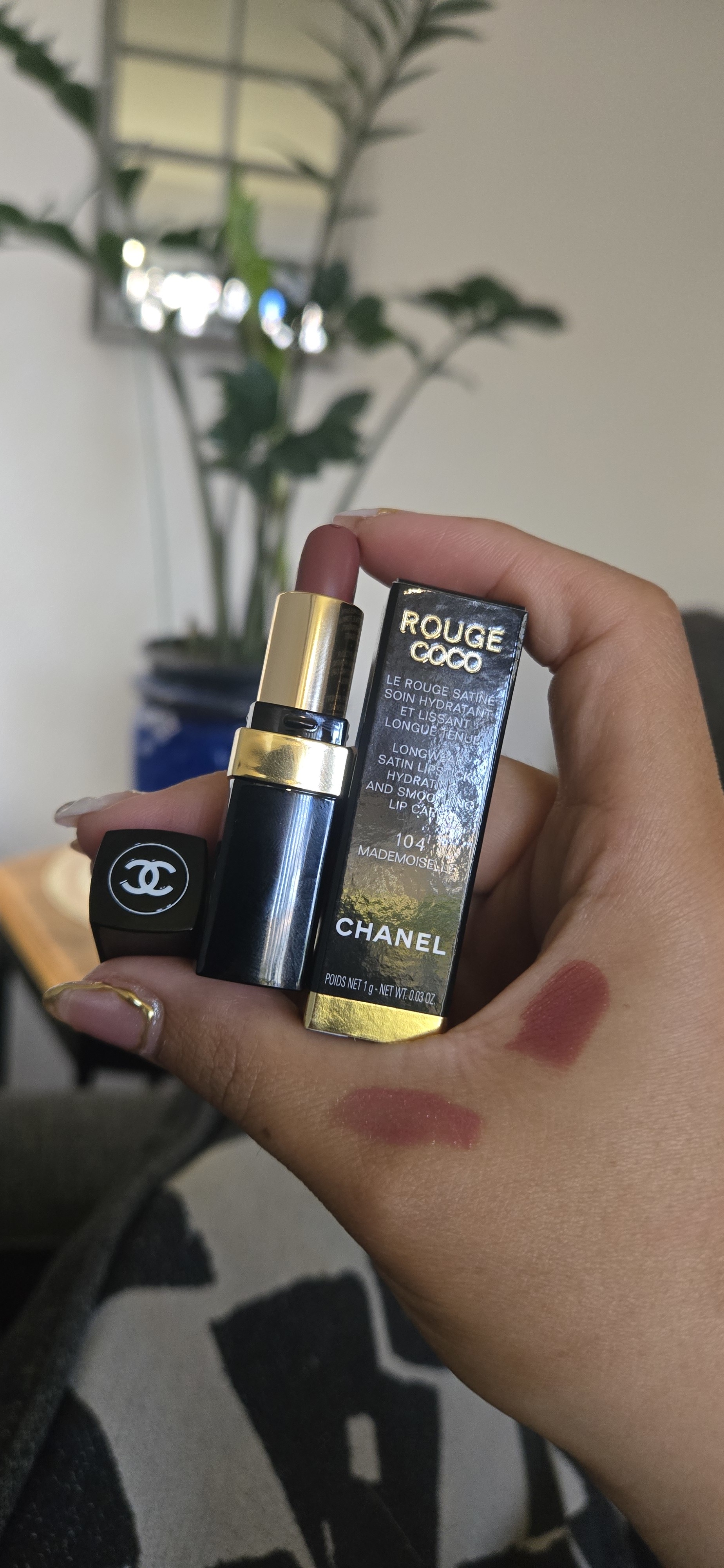 Longwear satin lipstick