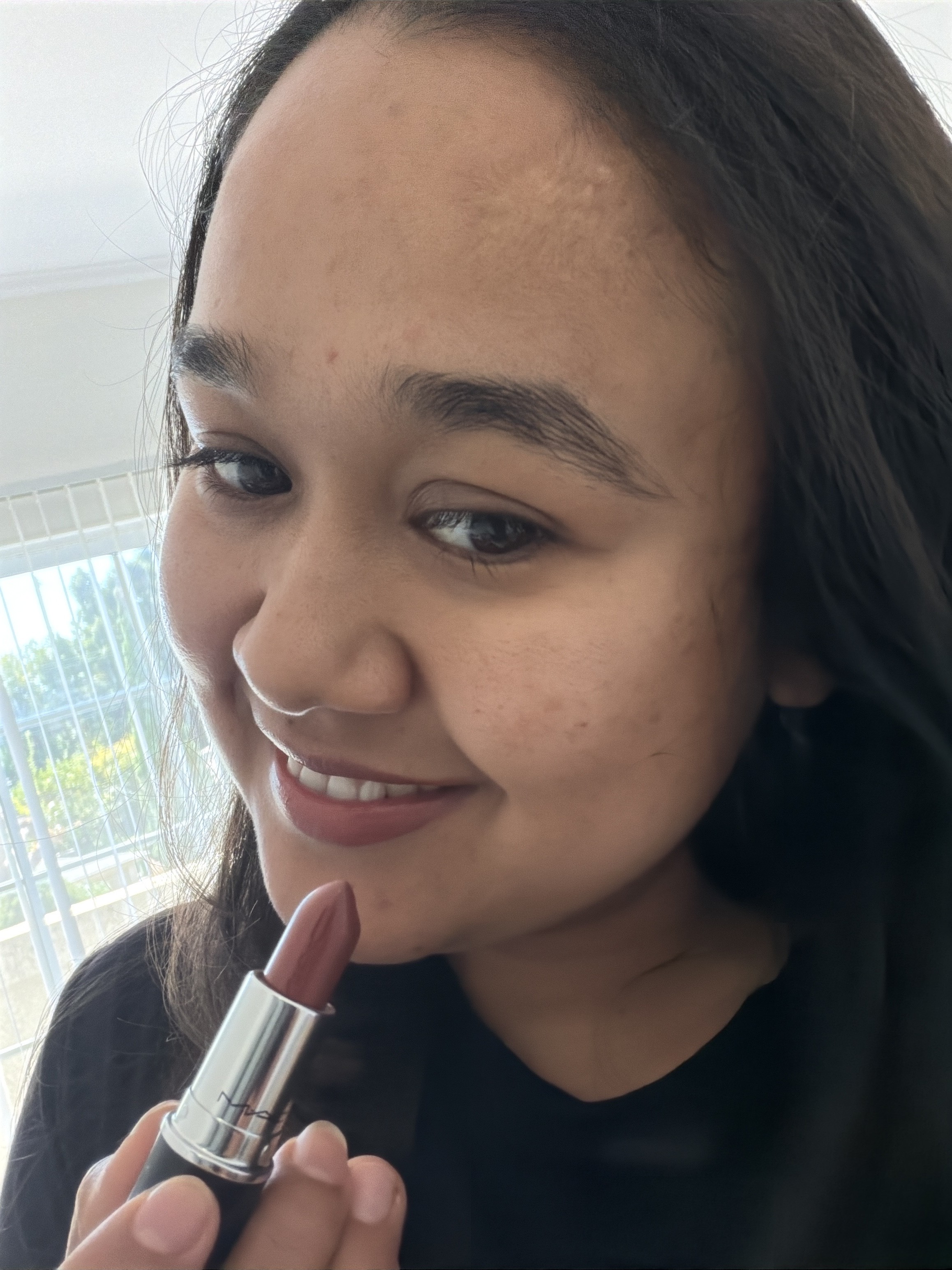 Look at the subtle glow on my lips. Loved it.