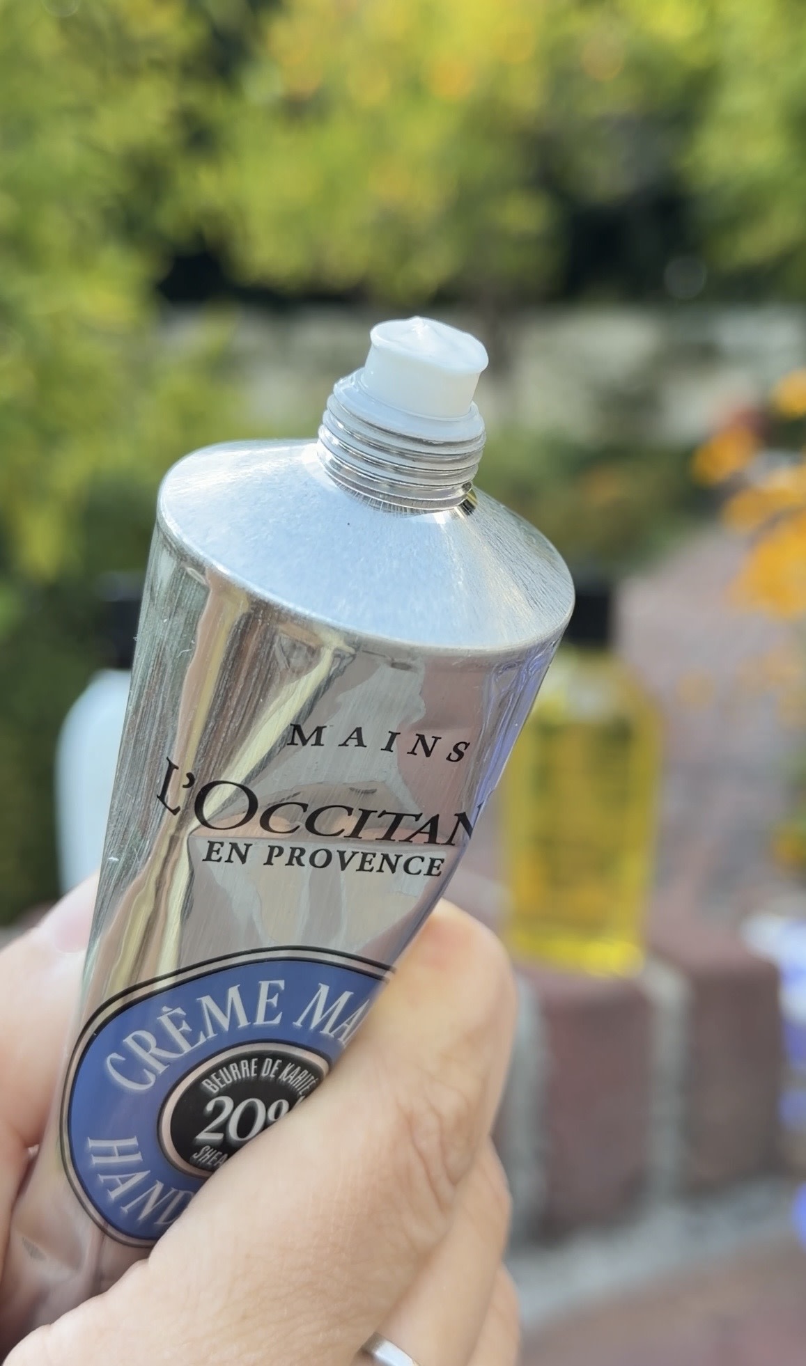 Nourishes instantly
