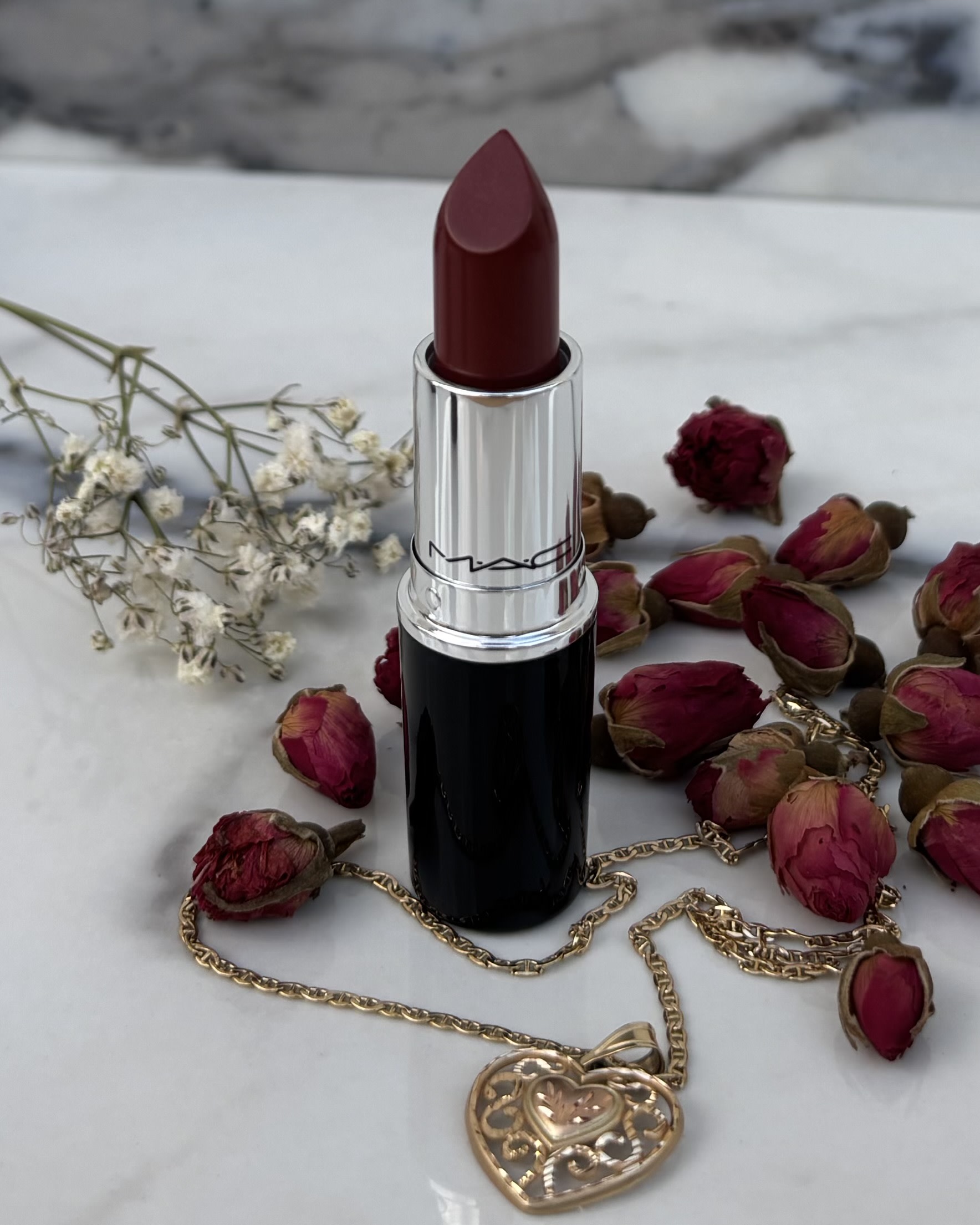 Kissing strangers (503) lipstick