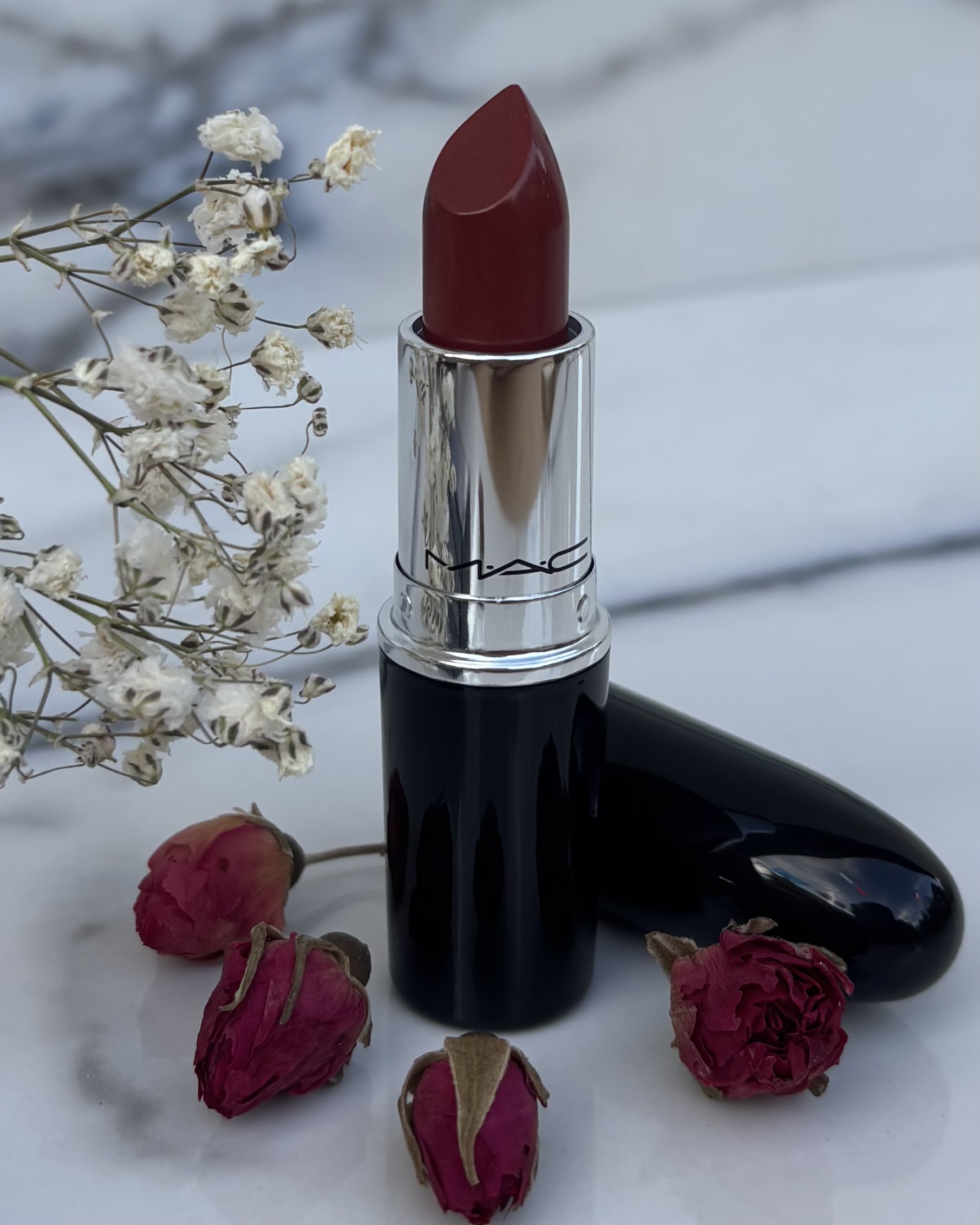 Kissing strangers (503) lipstick
