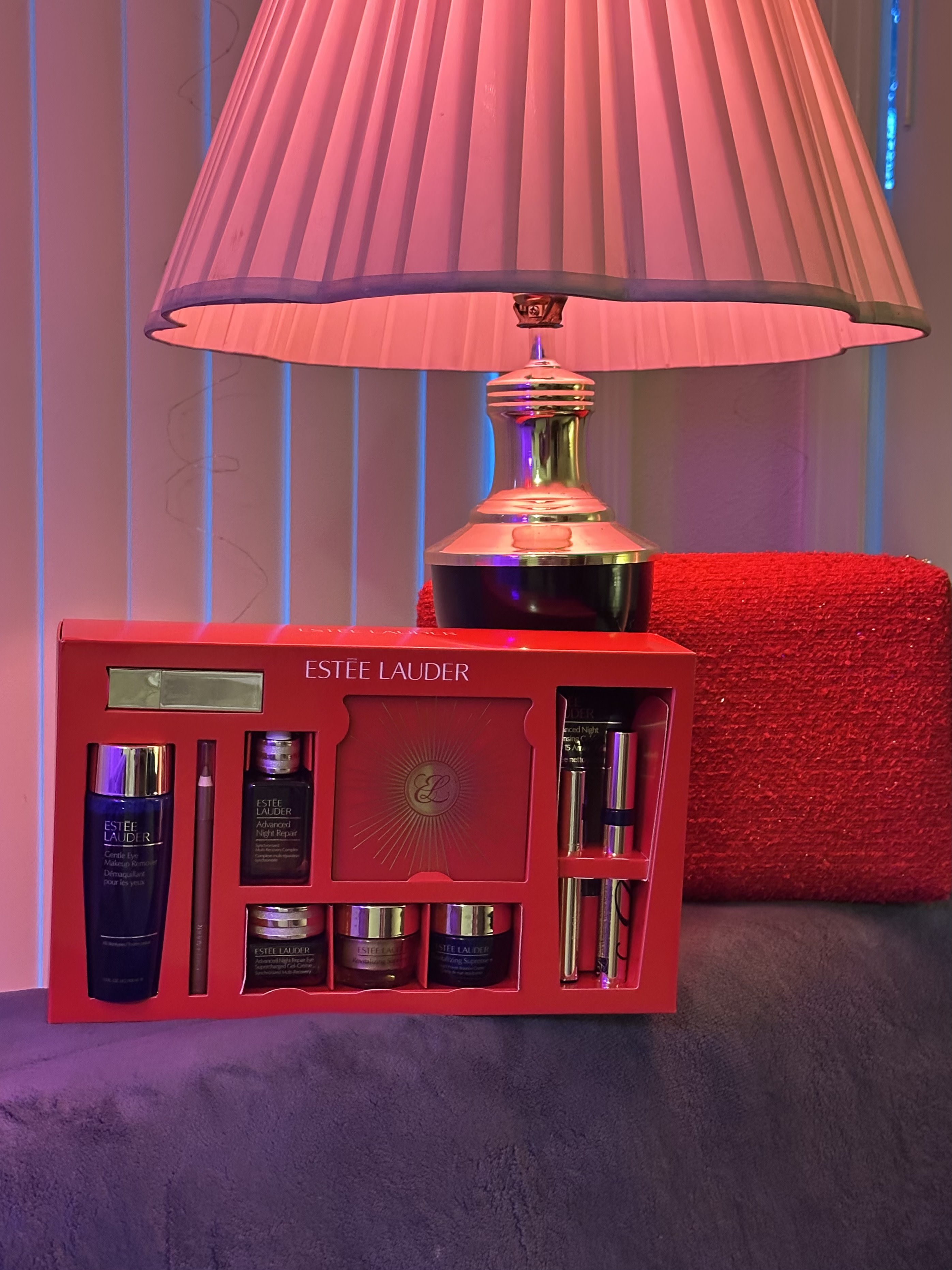 Estée Lauder Estée Lauder 9 Full-Size Favorites and More Gift Set