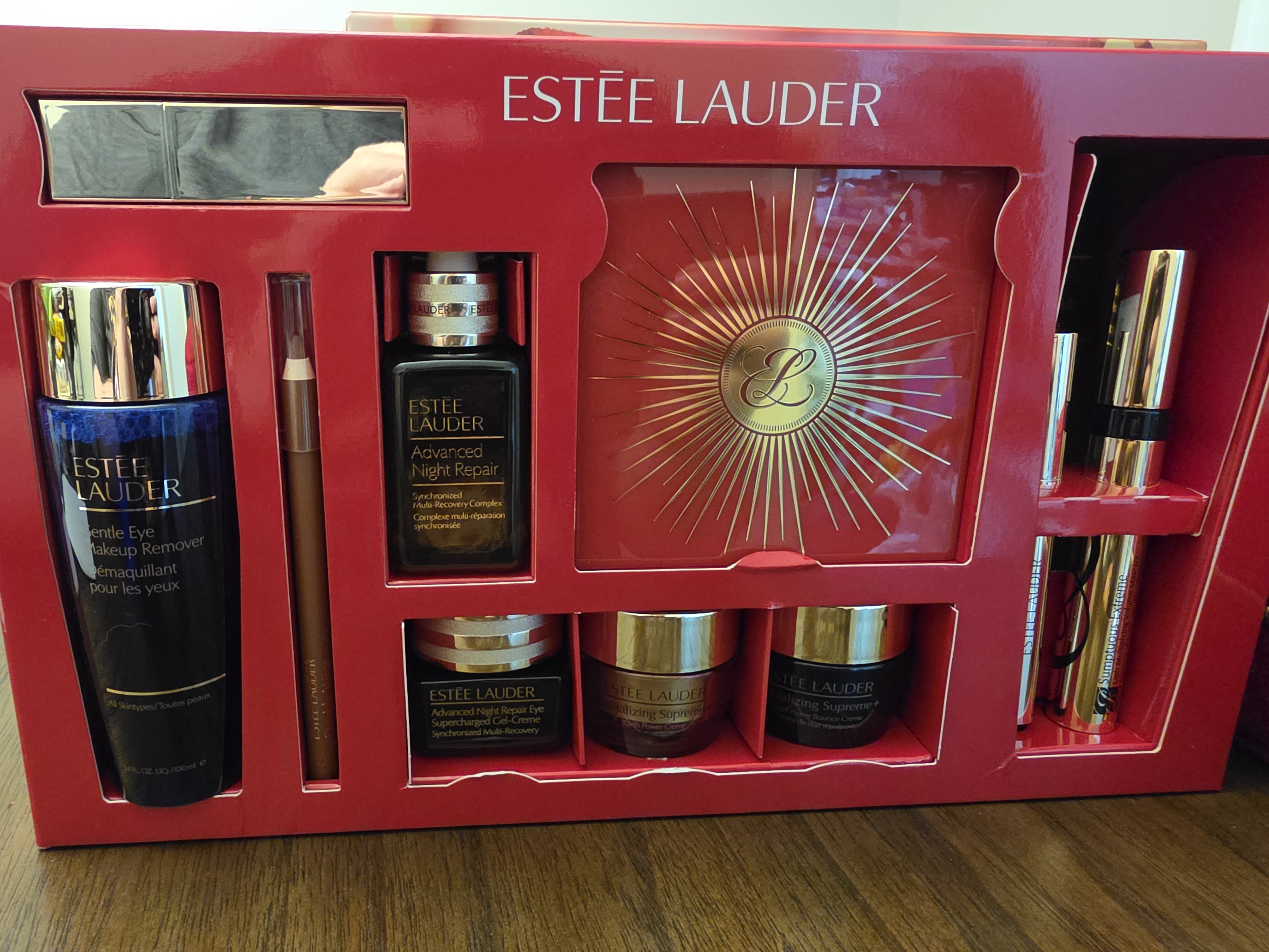 Estée Lauder Estée Lauder 9 Full-Size Favorites and More Gift Set