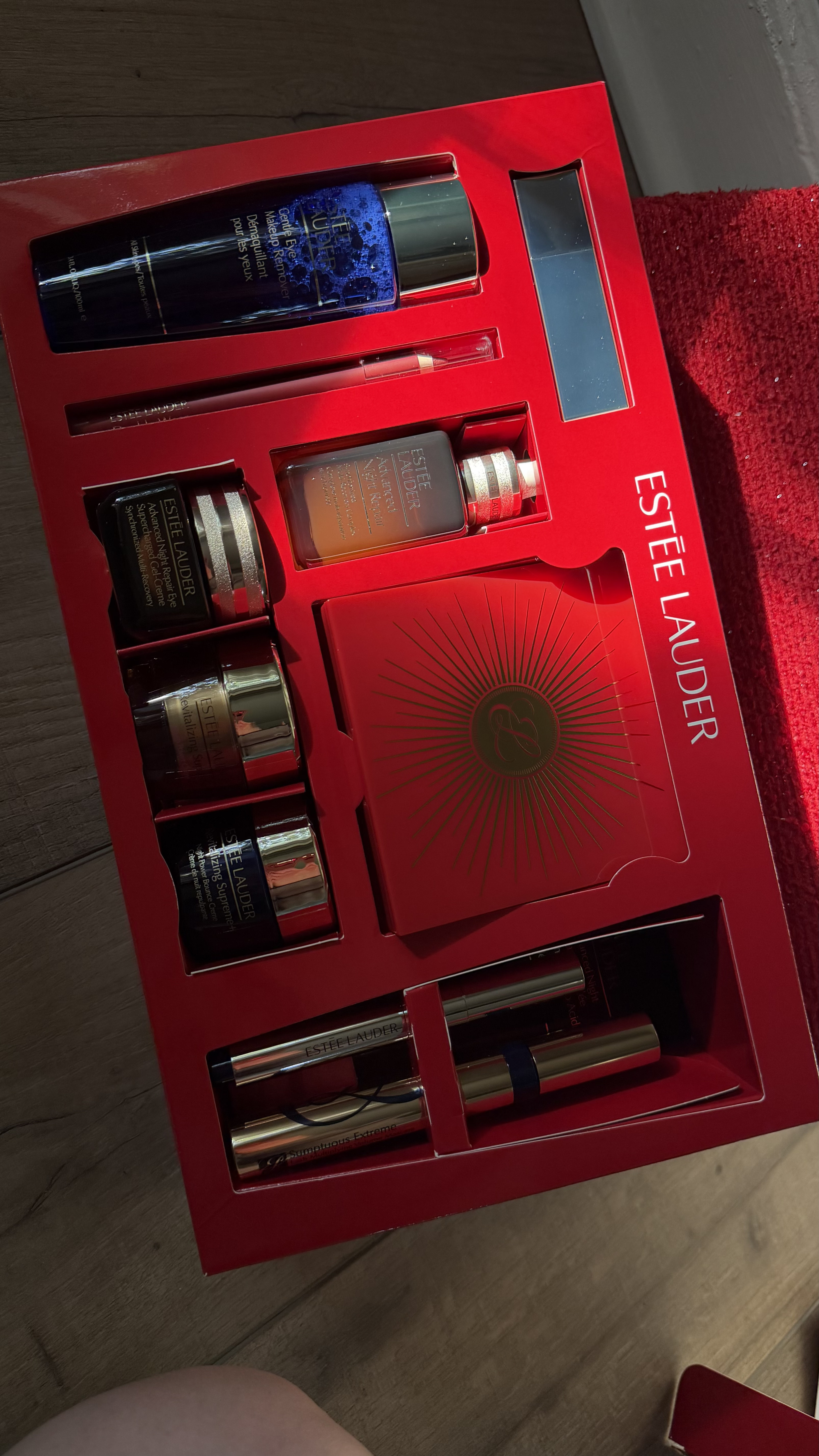 Estée Lauder Estée Lauder 9 Full-Size Favorites and More Gift Set