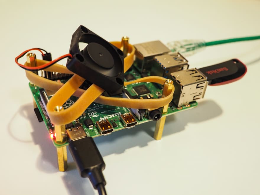 Raspberry Pi 4 with aluminum heatsink and 30mm fan temperature test