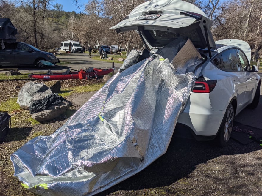 Tesla Model Y - Camp Mode - Sleeping in my Tesla 