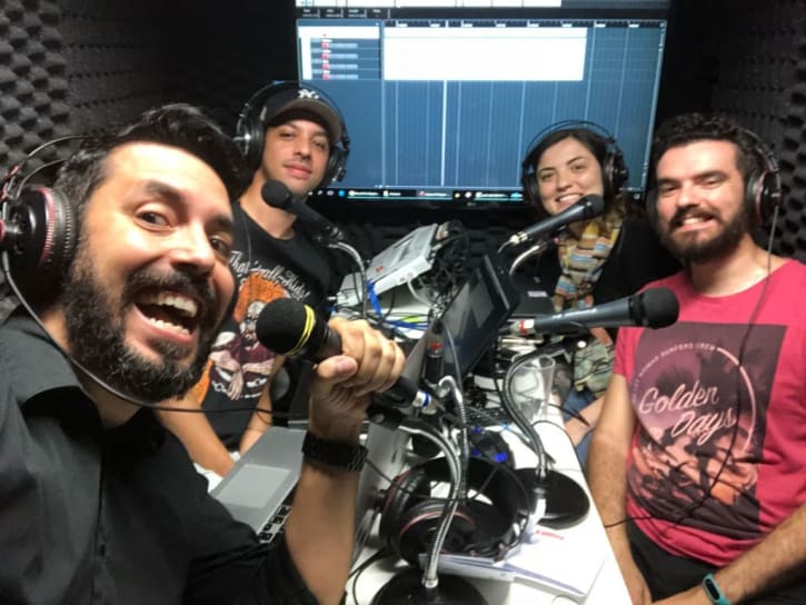 Participantes do podcast de React: Victor, Guilherme, Luiza, Vinicius