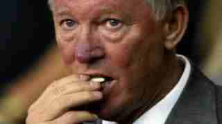 Ferguson nhai 'gần 15.000 chiếc kẹo cao su ở Man Utd'