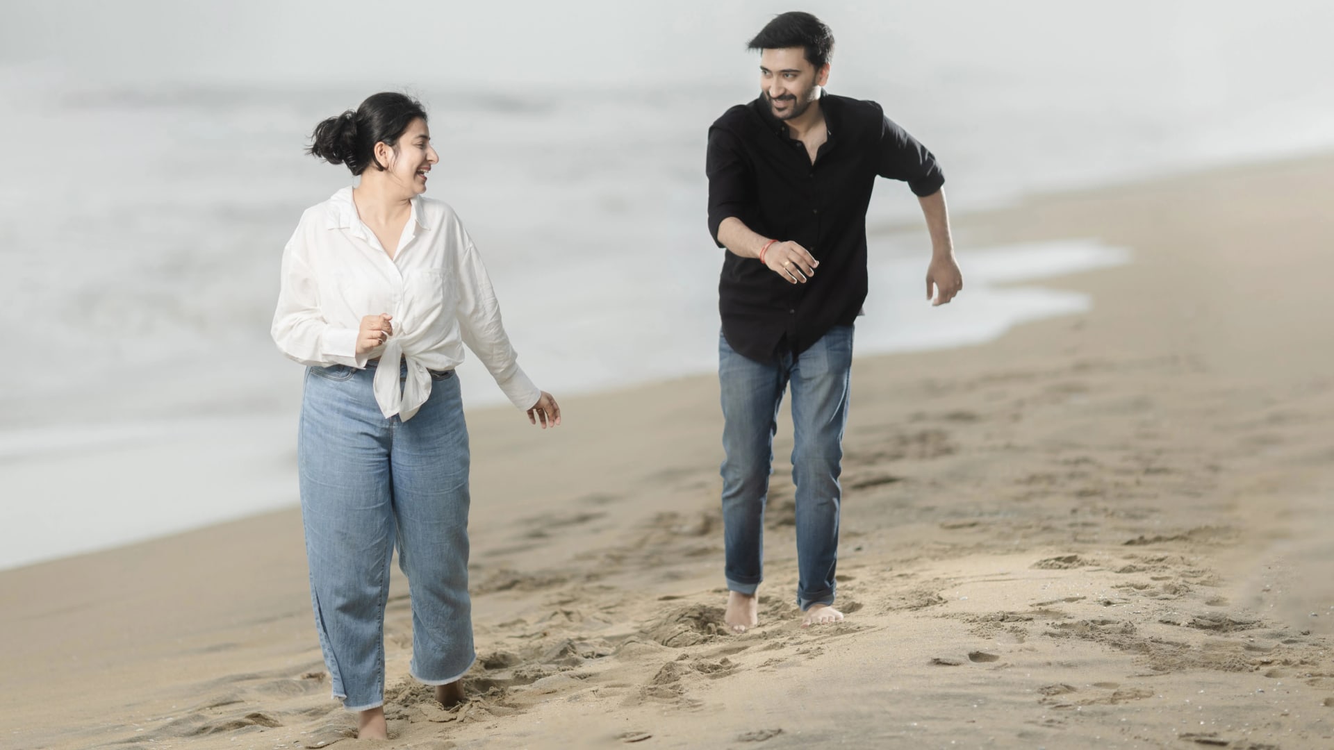 Capturing Love by the Sea: Beach Outdoor Photoshoots