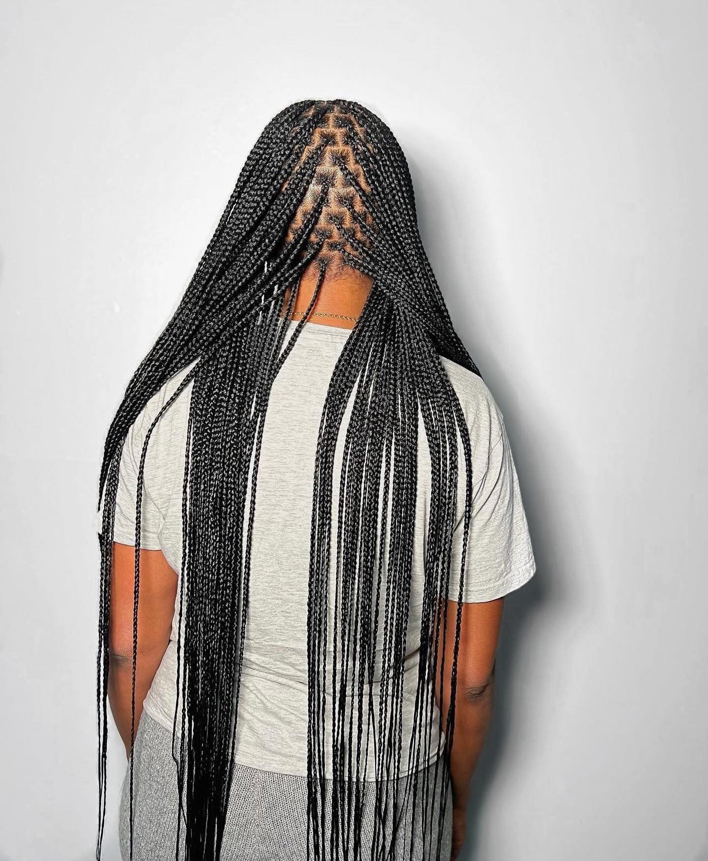 Knotless Small avec des tresses fines et extra-longues à Fresnes.