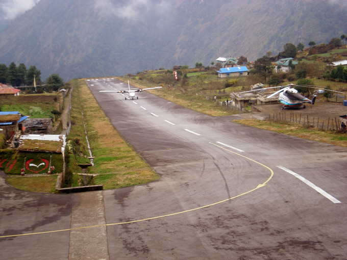 plane at lukla