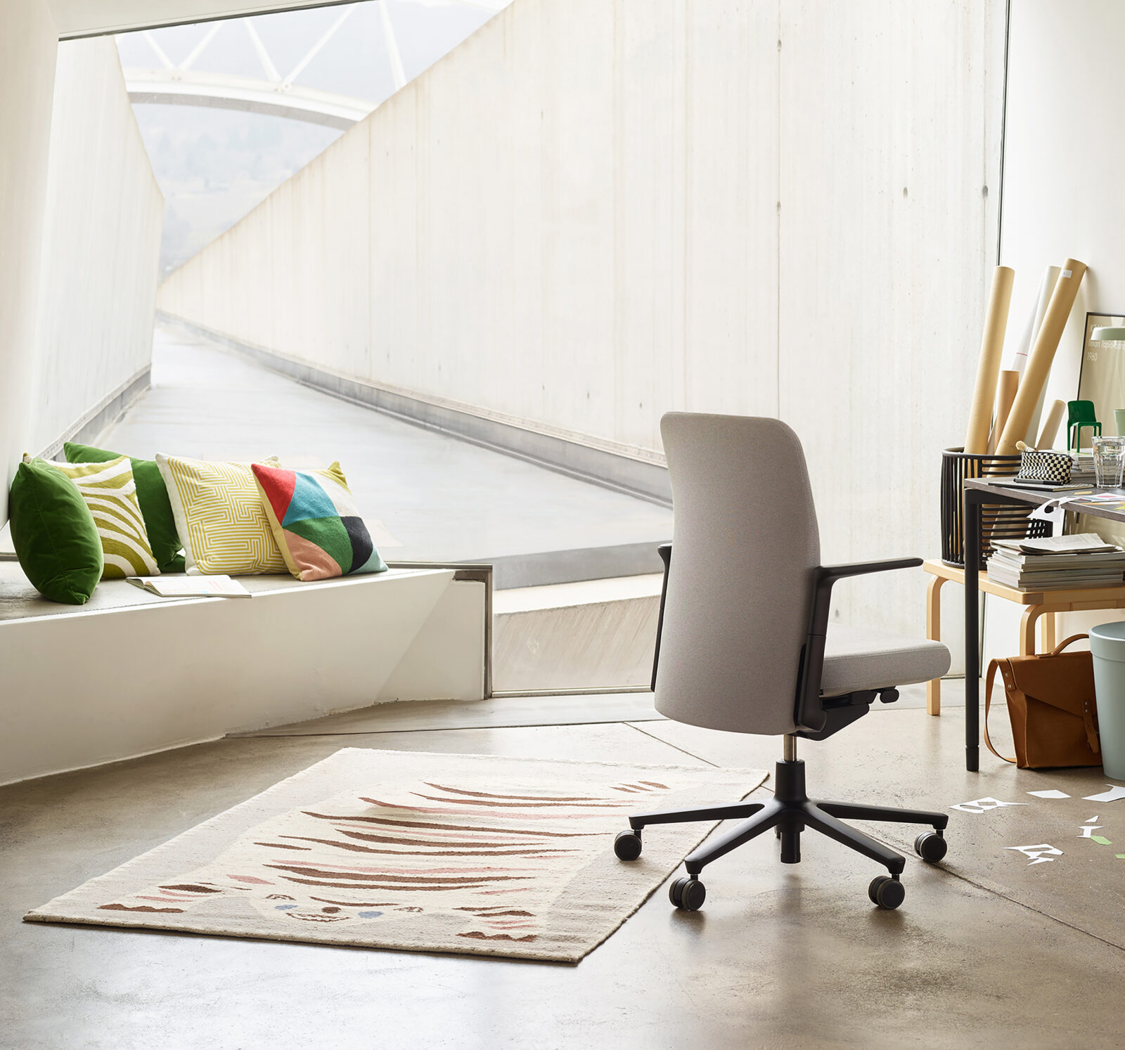 Pacific Chair（Vitra / Barber & Osgerby）