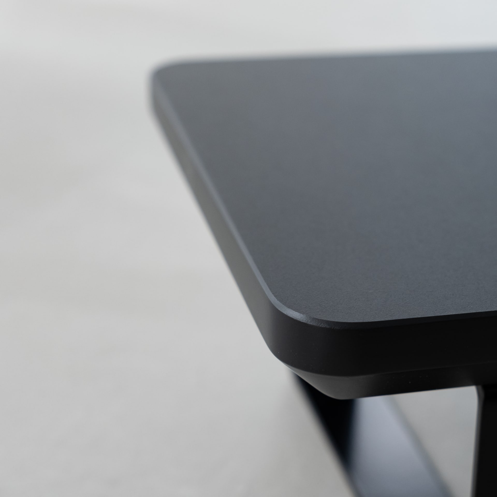 Matte Black:DASHBOARDにおける、新たな黒い一枚板への挑戦 Matte Black:DASHBOARDにおける、新たな黒い一枚板への挑戦