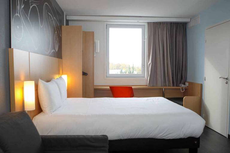 Séjournez à l'Ibis de Saint Genis Pouilly pour vos séjours d'affaires image1